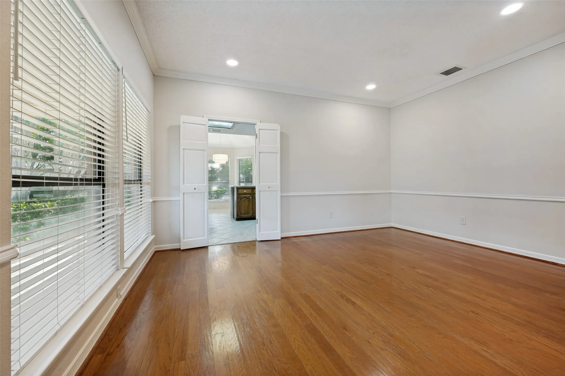 Duplex For Rent in Dallas County , 4043 Morman Lane, Addison, Texas 75001, 3 Bedroom, 3 Bathroom, 2 Garage spaces, 2,117 Sqft, built in 1984, mls#21351319, Real Estate Agent in Addison, Homes For Rent in Dallas county, Homes For Rent in Addison, Realtor in Addison Texas, Real Estate Brokerage Independent Realty Texas, Luminita Cordes Realtor