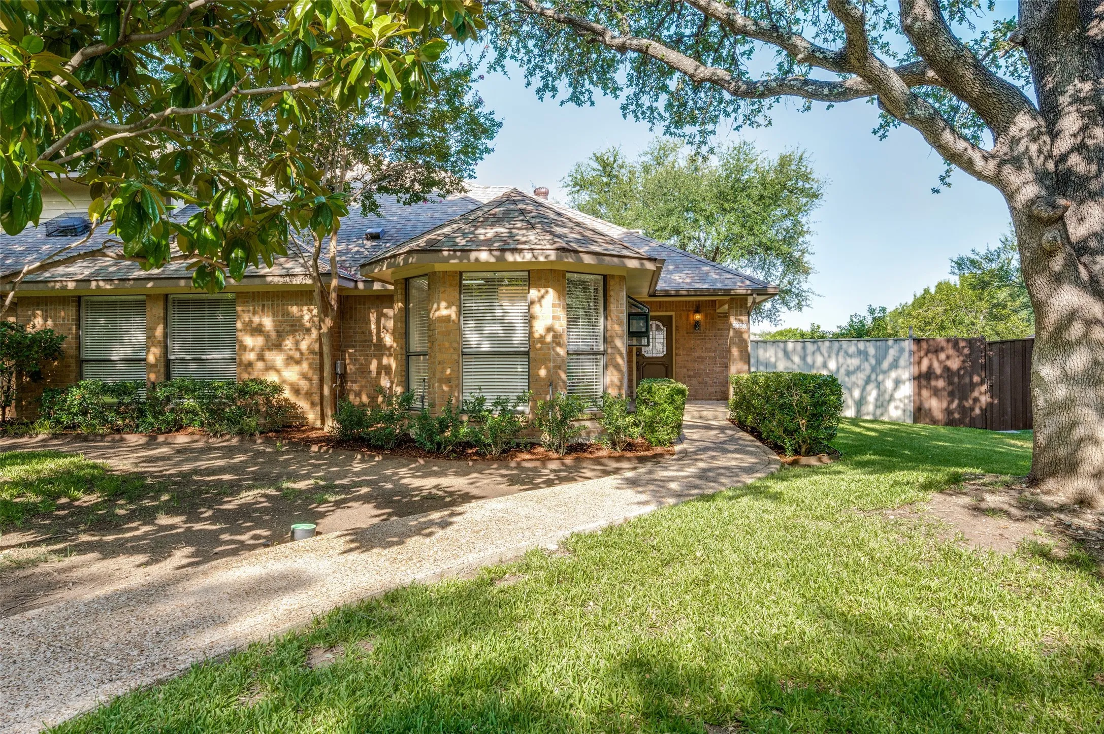 Duplex For Rent in Dallas County , 4043 Morman Lane, Addison, Texas 75001, 3 Bedroom, 3 Bathroom, 2 Garage spaces, 2,117 Sqft, built in 1984, mls#21351319, Real Estate Agent in Addison, Homes For Rent in Dallas county, Homes For Rent in Addison, Realtor in Addison Texas, Real Estate Brokerage Independent Realty Texas, Luminita Cordes Realtor