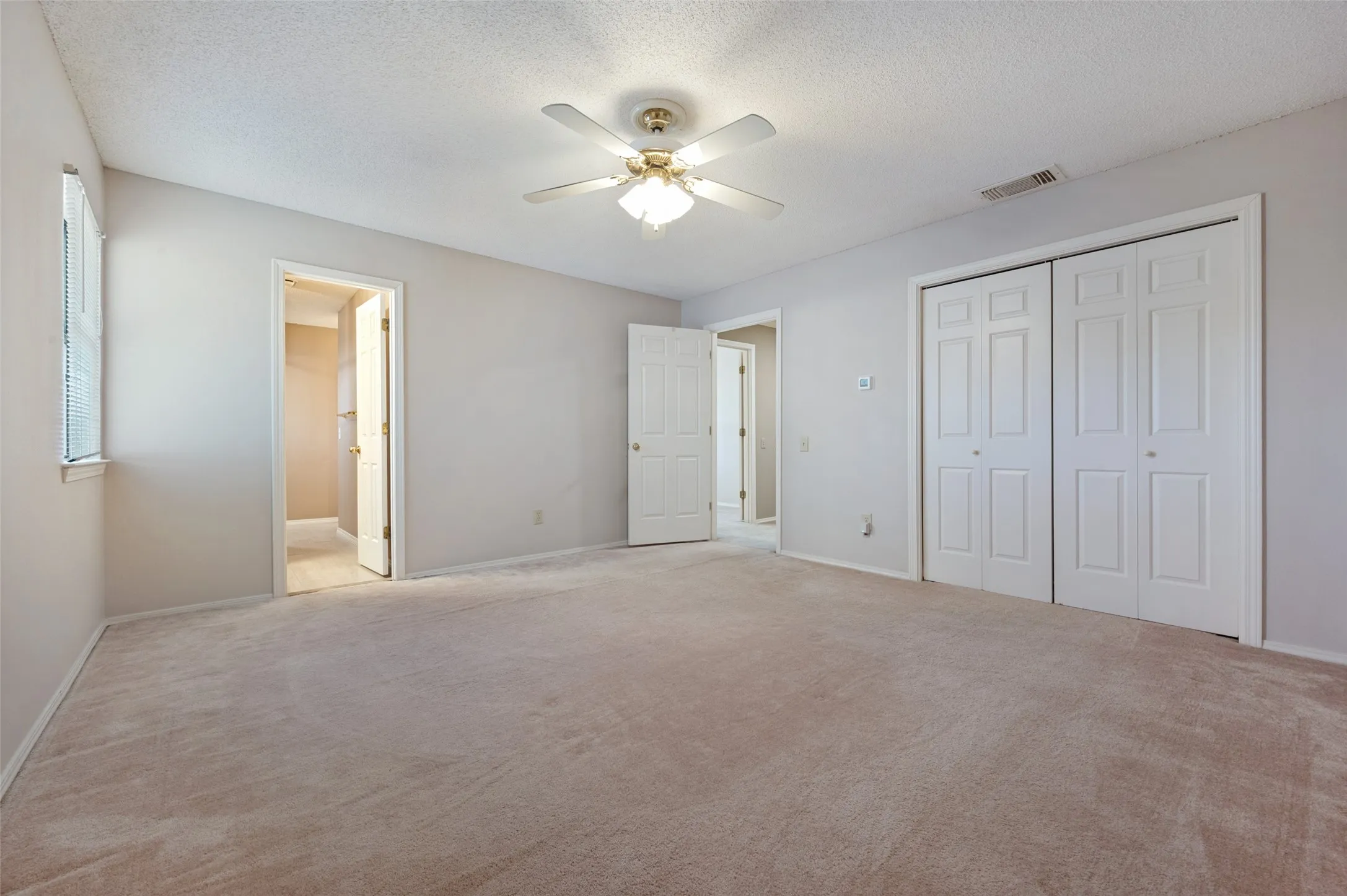 Duplex For Rent in Dallas County , 4043 Morman Lane, Addison, Texas 75001, 3 Bedroom, 3 Bathroom, 2 Garage spaces, 2,117 Sqft, built in 1984, mls#21351319, Real Estate Agent in Addison, Homes For Rent in Dallas county, Homes For Rent in Addison, Realtor in Addison Texas, Real Estate Brokerage Independent Realty Texas, Luminita Cordes Realtor