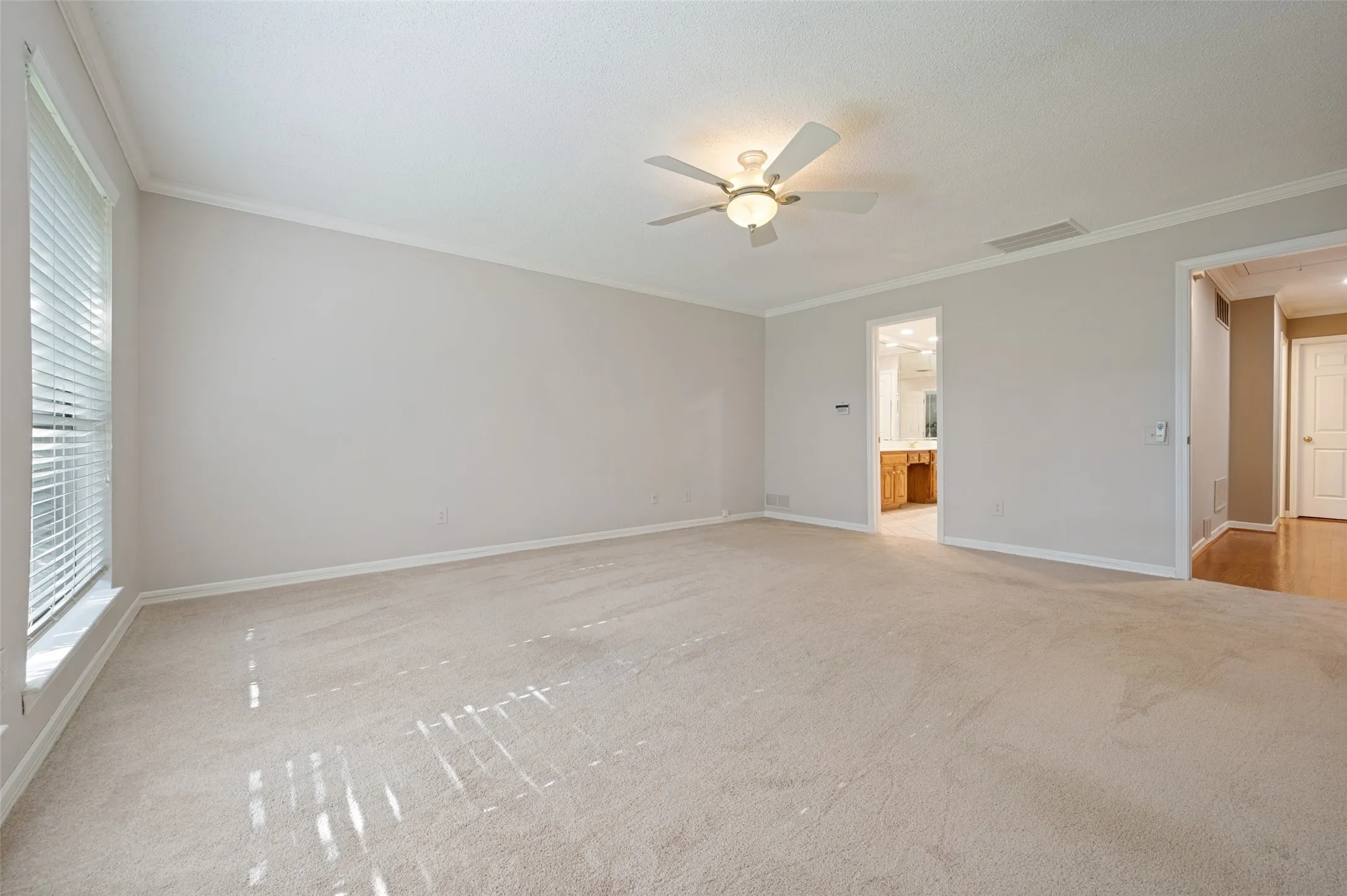 Duplex For Rent in Dallas County , 4043 Morman Lane, Addison, Texas 75001, 3 Bedroom, 3 Bathroom, 2 Garage spaces, 2,117 Sqft, built in 1984, mls#21351319, Real Estate Agent in Addison, Homes For Rent in Dallas county, Homes For Rent in Addison, Realtor in Addison Texas, Real Estate Brokerage Independent Realty Texas, Luminita Cordes Realtor