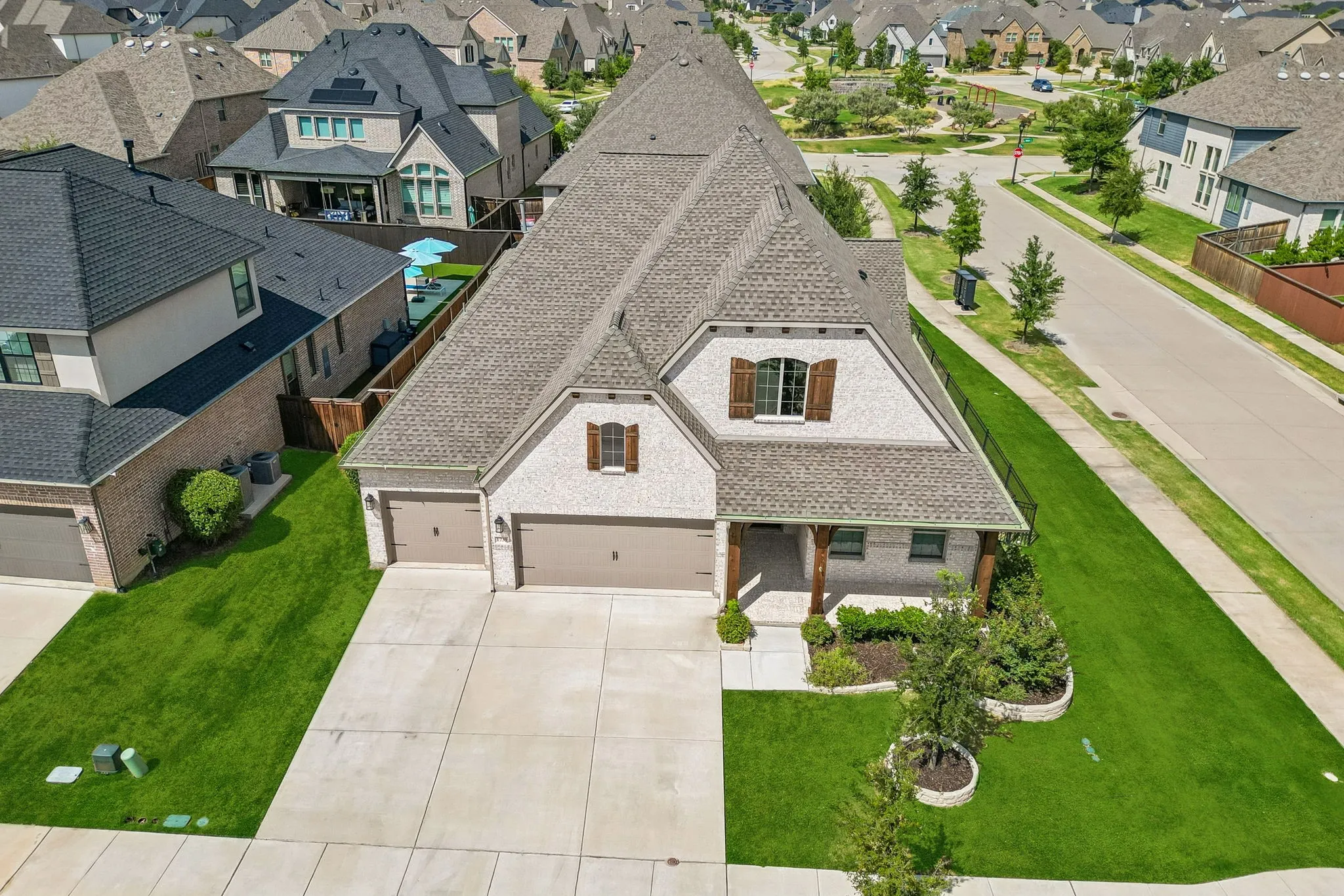 Single Family Residence For Sale in Collin County , 1739 Ellington Drive, Celina, Texas 75009, 4 Bedroom, 4 Bathroom, 3 Garage spaces, 2,520 Sqft, built in 2020, mls#21357643, Real Estate Agent in Celina, Homes For Sale in Collin county, Homes For Sale in Celina, Realtor in Celina Texas, Real Estate Brokerage Independent Realty Texas, Luminita Cordes Realtor