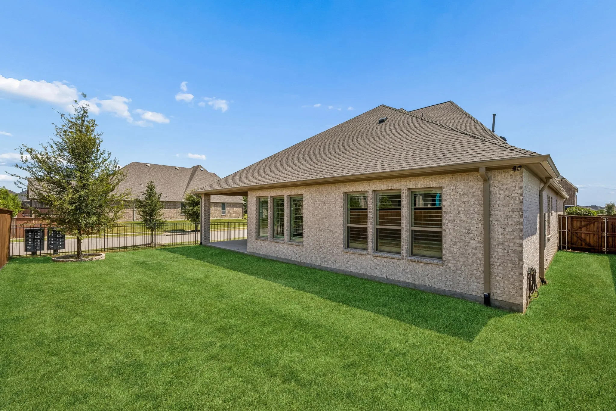 Single Family Residence For Sale in Collin County , 1739 Ellington Drive, Celina, Texas 75009, 4 Bedroom, 4 Bathroom, 3 Garage spaces, 2,520 Sqft, built in 2020, mls#21357643, Real Estate Agent in Celina, Homes For Sale in Collin county, Homes For Sale in Celina, Realtor in Celina Texas, Real Estate Brokerage Independent Realty Texas, Luminita Cordes Realtor