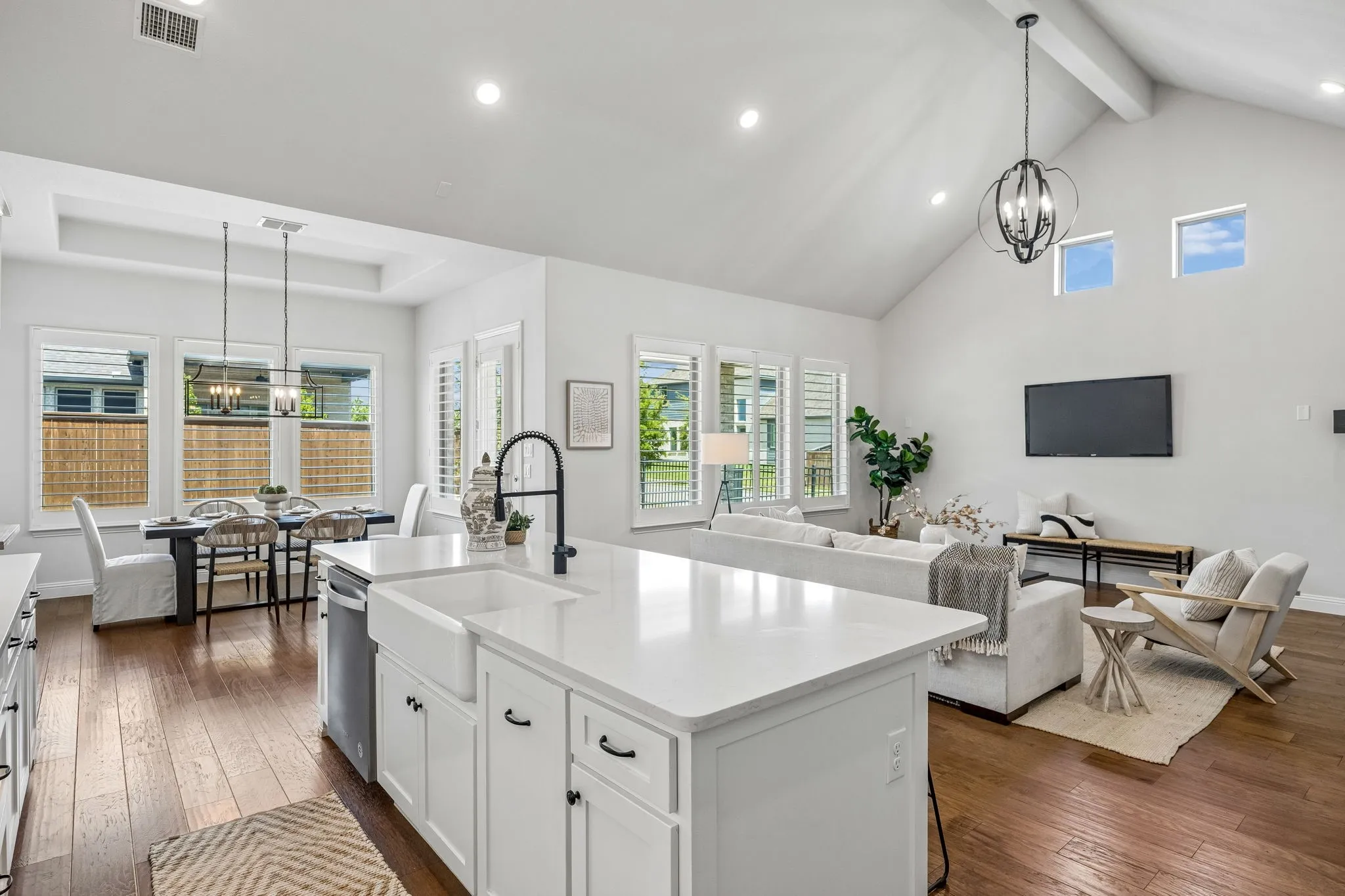 Single Family Residence For Sale in Collin County , 1739 Ellington Drive, Celina, Texas 75009, 4 Bedroom, 4 Bathroom, 3 Garage spaces, 2,520 Sqft, built in 2020, mls#21357643, Real Estate Agent in Celina, Homes For Sale in Collin county, Homes For Sale in Celina, Realtor in Celina Texas, Real Estate Brokerage Independent Realty Texas, Luminita Cordes Realtor