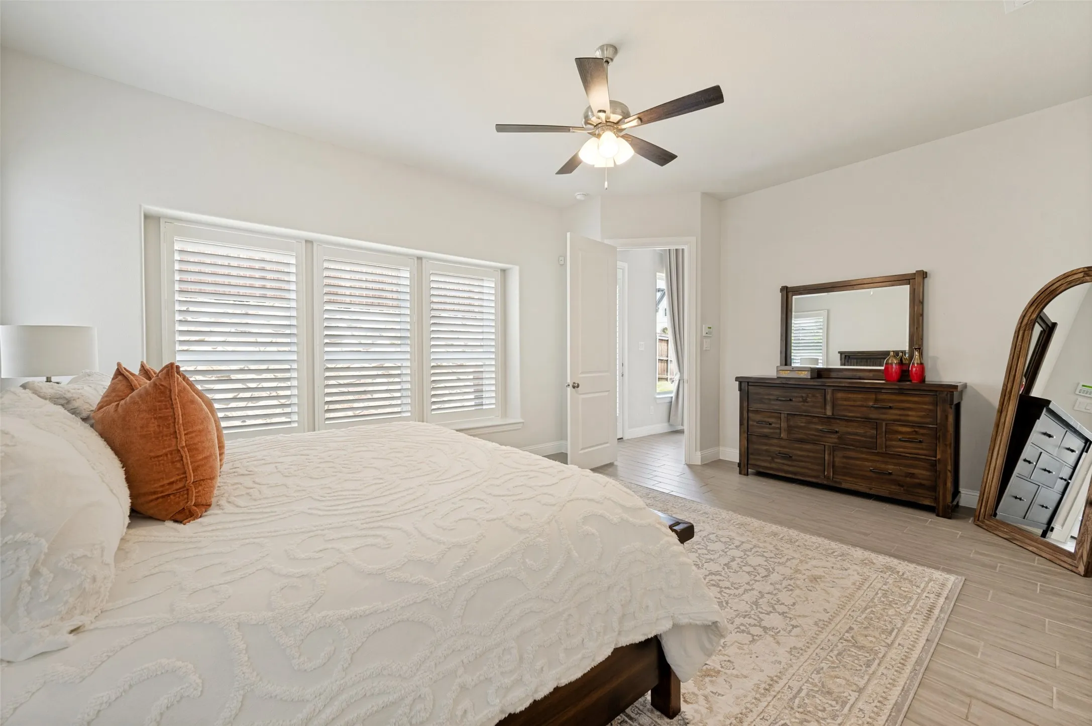 Single Family Residence For Sale in Dallas County , 1935 Stamp Road, Irving, Texas 75062, 5 Bedroom, 4 Bathroom, 2 Garage spaces, 4,031 Sqft, built in 2023, mls#21358561, Real Estate Agent in Irving, Homes For Sale in Dallas county, Homes For Sale in Irving, Realtor in Irving Texas, Real Estate Brokerage Independent Realty Texas, Luminita Cordes Realtor