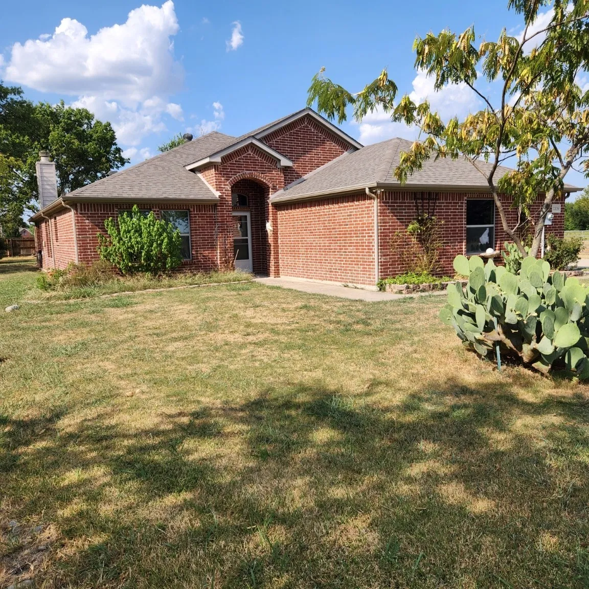 Single Family Residence For Sale in Grayson County , 1209 Sherman Street, Tioga, Texas 76271, 3 Bedroom, 2 Bathroom, 3 Garage spaces, 1,928 Sqft, built in 2017, mls#21345449, Real Estate Agent in Tioga, Homes For Sale in Grayson county, Homes For Sale in Tioga, Realtor in Tioga Texas, Real Estate Brokerage Independent Realty Texas, Luminita Cordes Realtor