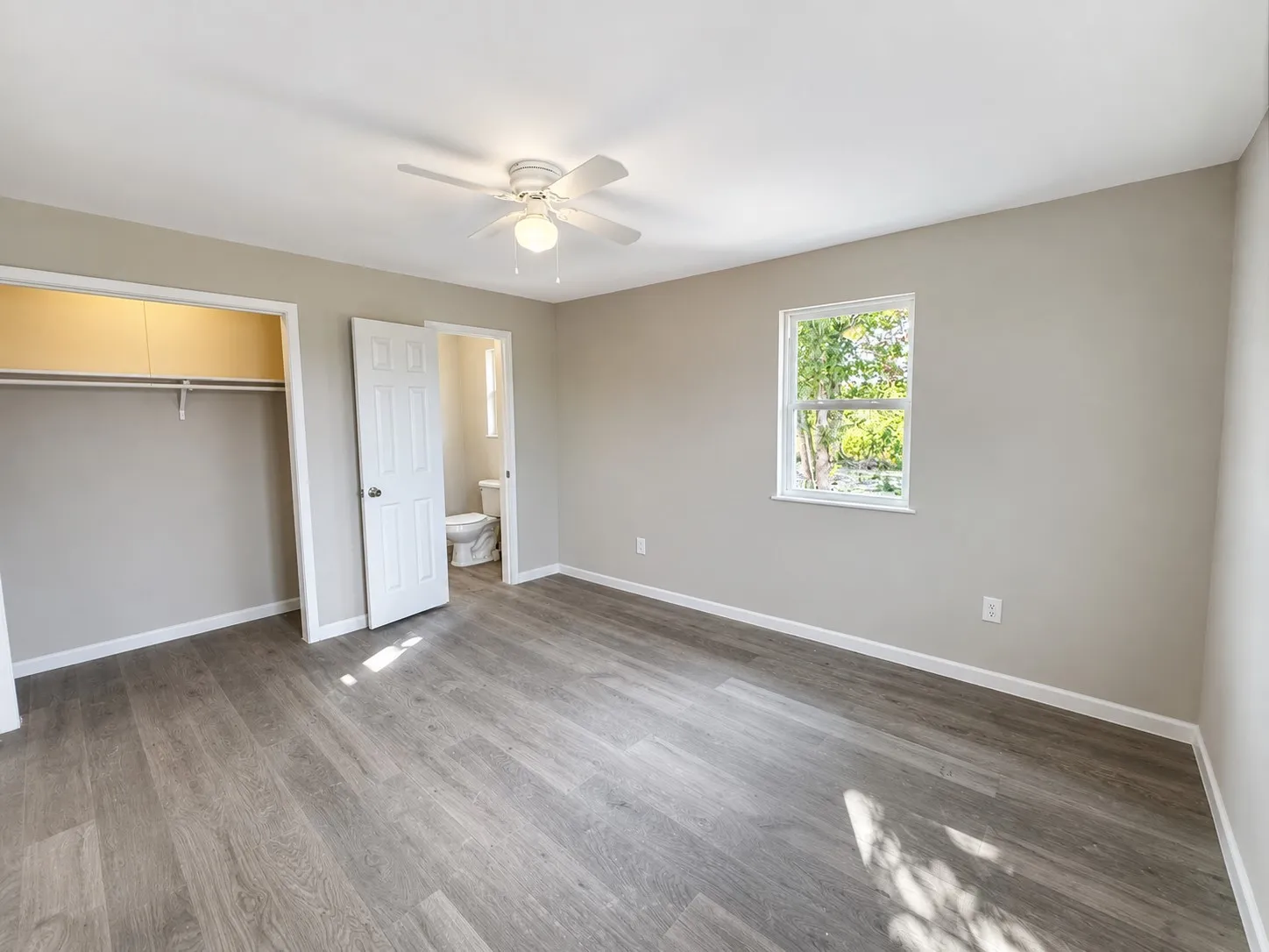 Single Family Residence For Sale in Hunt County , 8275 Bay Drive, Quinlan, Texas 75474, 3 Bedroom, 2 Bathroom, Garage spaces, 1,382 Sqft, built in 1983, mls#21358912, Real Estate Agent in Quinlan, Homes For Sale in Hunt county, Homes For Sale in Quinlan, Realtor in Quinlan Texas, Real Estate Brokerage Independent Realty Texas, Luminita Cordes Realtor