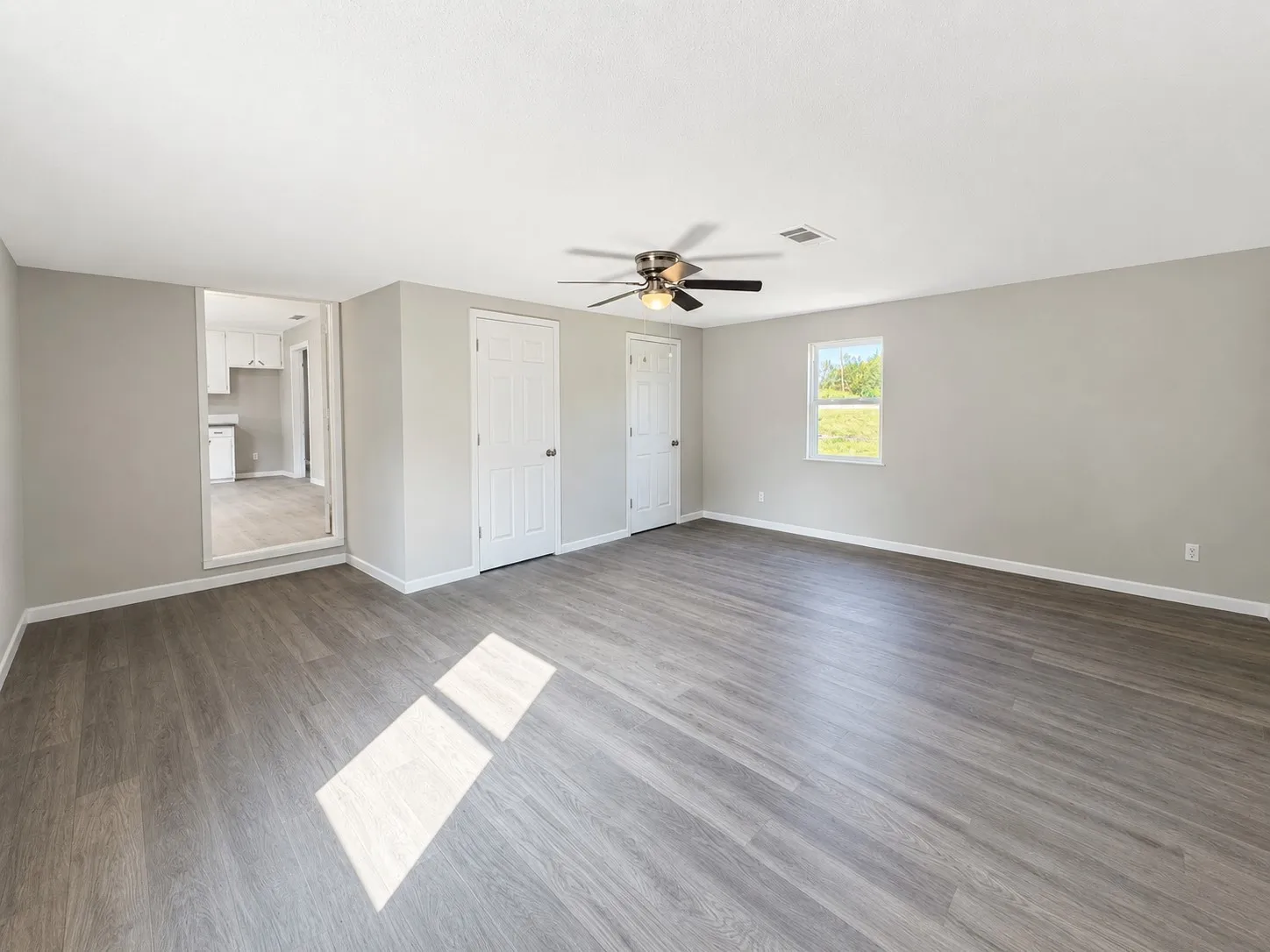 Single Family Residence For Sale in Hunt County , 8275 Bay Drive, Quinlan, Texas 75474, 3 Bedroom, 2 Bathroom, Garage spaces, 1,382 Sqft, built in 1983, mls#21358912, Real Estate Agent in Quinlan, Homes For Sale in Hunt county, Homes For Sale in Quinlan, Realtor in Quinlan Texas, Real Estate Brokerage Independent Realty Texas, Luminita Cordes Realtor