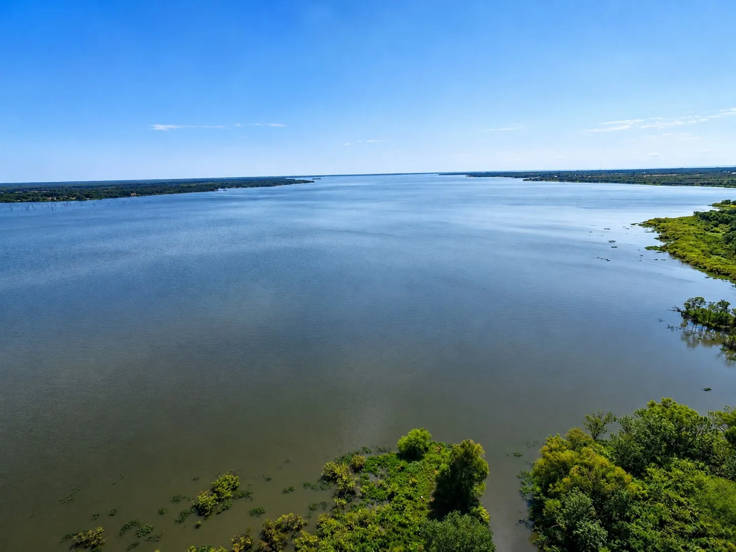 Single Family Residence For Sale in Hunt County , 8275 Bay Drive, Quinlan, Texas 75474, 3 Bedroom, 2 Bathroom, Garage spaces, 1,382 Sqft, built in 1983, mls#21358912, Real Estate Agent in Quinlan, Homes For Sale in Hunt county, Homes For Sale in Quinlan, Realtor in Quinlan Texas, Real Estate Brokerage Independent Realty Texas, Luminita Cordes Realtor