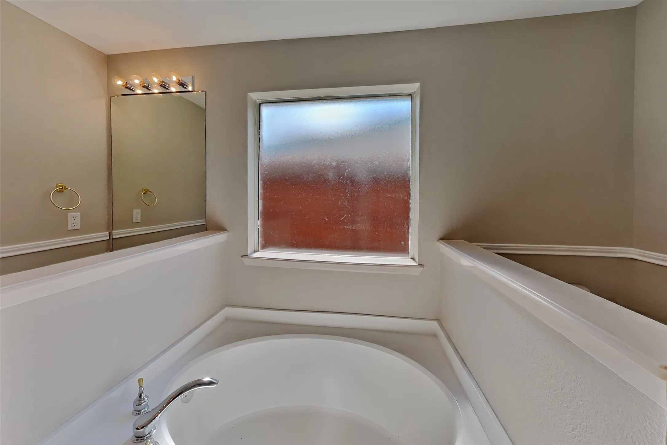 Single Family Residence For Rent in Tarrant County , 3205 Muleshoe Lane, Fort Worth, Texas 76179, 3 Bedroom, 2 Bathroom, 2 Garage spaces, 1,952 Sqft, built in 2000, mls#21358910, Real Estate Agent in Fort Worth, Homes For Rent in Tarrant county, Homes For Rent in Fort Worth, Realtor in Fort Worth Texas, Real Estate Brokerage Independent Realty Texas, Luminita Cordes Realtor