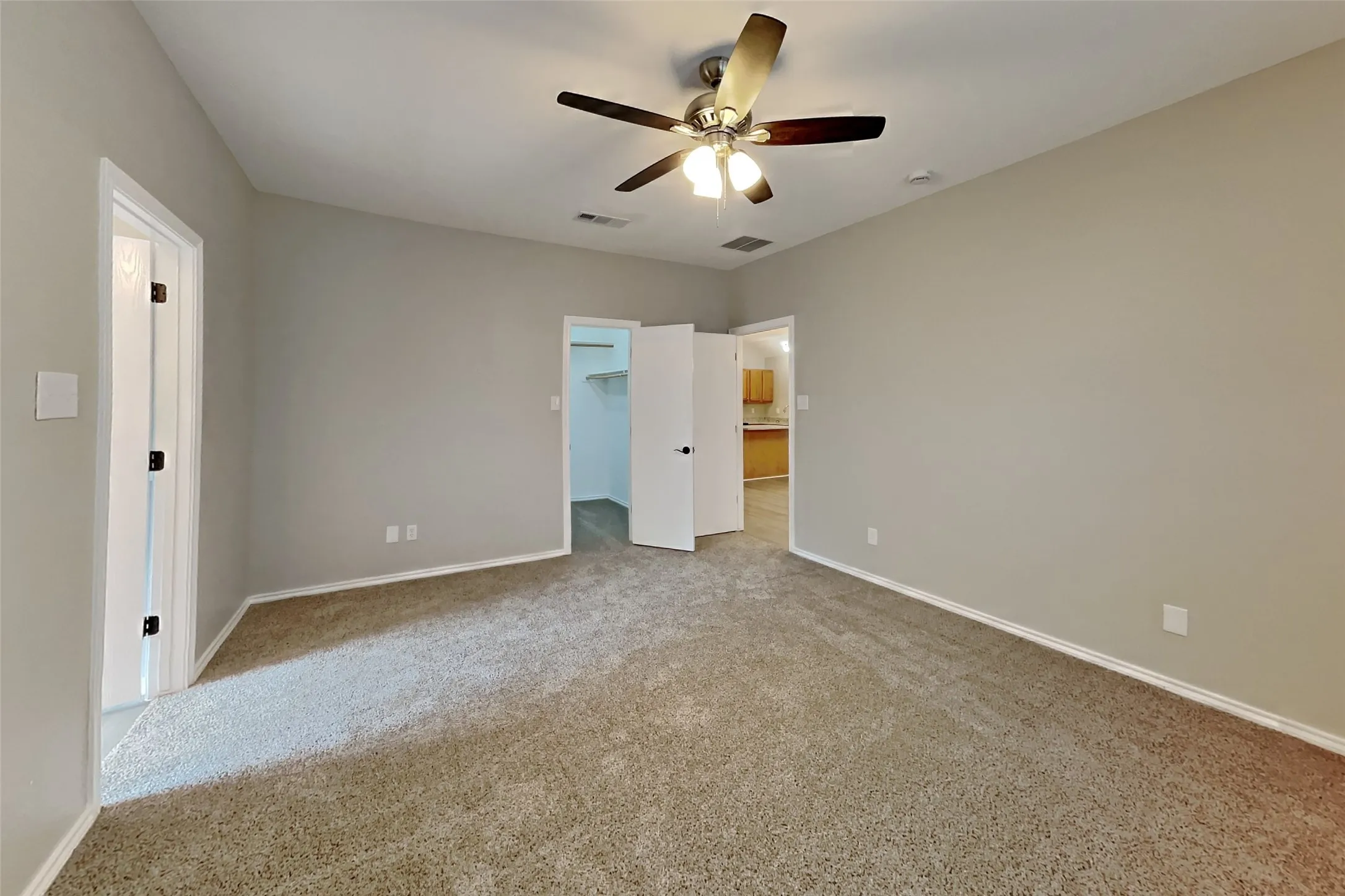 Single Family Residence For Rent in Tarrant County , 3205 Muleshoe Lane, Fort Worth, Texas 76179, 3 Bedroom, 2 Bathroom, 2 Garage spaces, 1,952 Sqft, built in 2000, mls#21358910, Real Estate Agent in Fort Worth, Homes For Rent in Tarrant county, Homes For Rent in Fort Worth, Realtor in Fort Worth Texas, Real Estate Brokerage Independent Realty Texas, Luminita Cordes Realtor