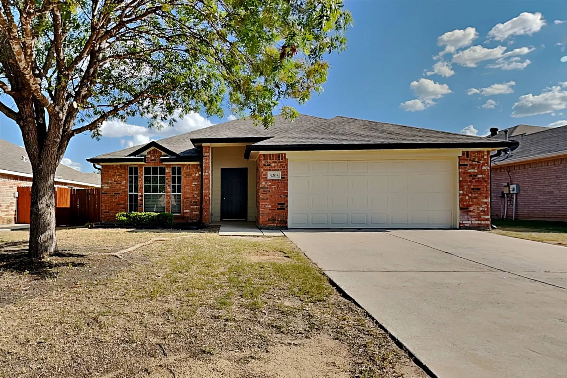 Single Family Residence For Rent in Tarrant County , 3205 Muleshoe Lane, Fort Worth, Texas 76179, 3 Bedroom, 2 Bathroom, 2 Garage spaces, 1,952 Sqft, built in 2000, mls#21358910, Real Estate Agent in Fort Worth, Homes For Rent in Tarrant county, Homes For Rent in Fort Worth, Realtor in Fort Worth Texas, Real Estate Brokerage Independent Realty Texas, Luminita Cordes Realtor