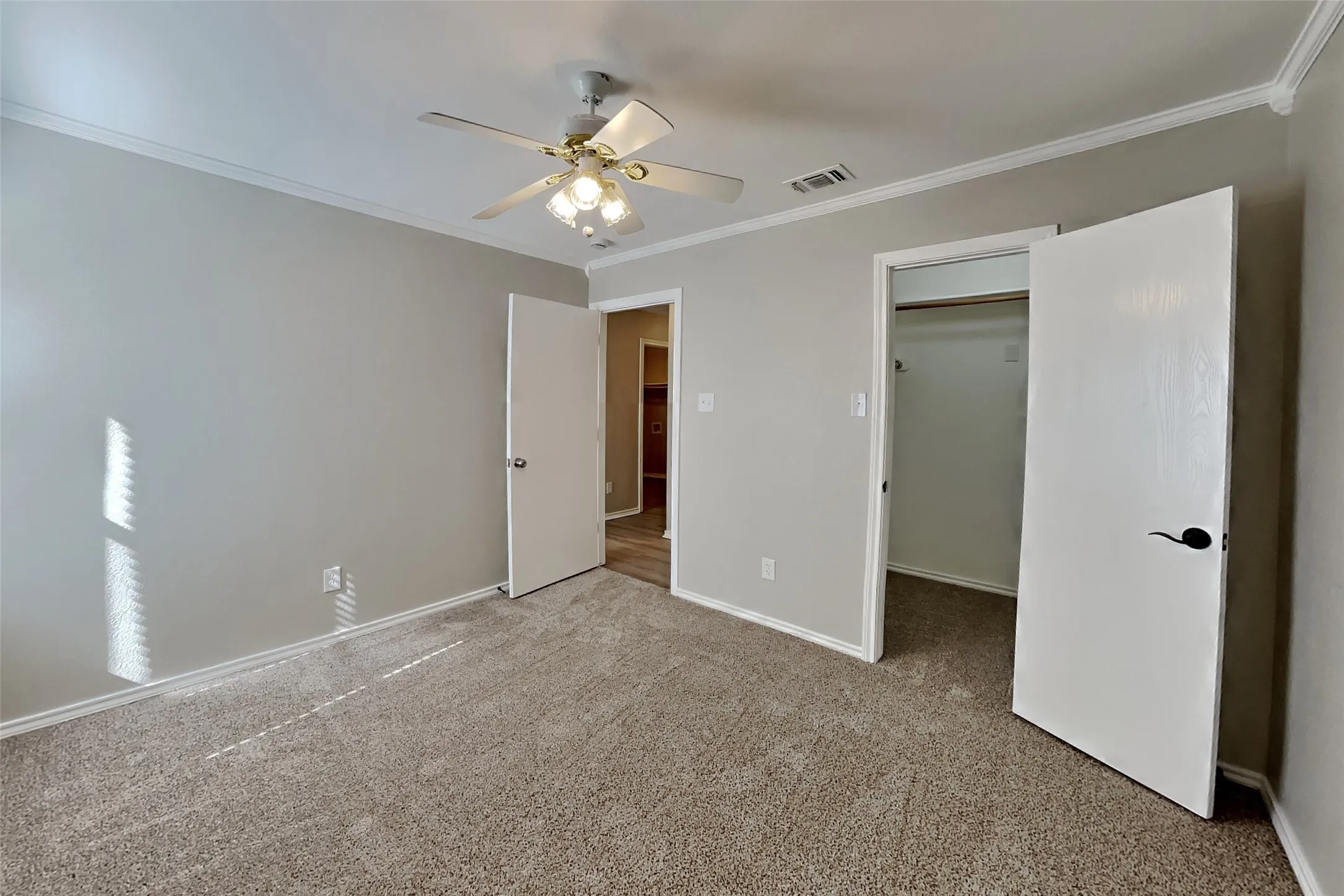 Single Family Residence For Rent in Tarrant County , 3205 Muleshoe Lane, Fort Worth, Texas 76179, 3 Bedroom, 2 Bathroom, 2 Garage spaces, 1,952 Sqft, built in 2000, mls#21358910, Real Estate Agent in Fort Worth, Homes For Rent in Tarrant county, Homes For Rent in Fort Worth, Realtor in Fort Worth Texas, Real Estate Brokerage Independent Realty Texas, Luminita Cordes Realtor