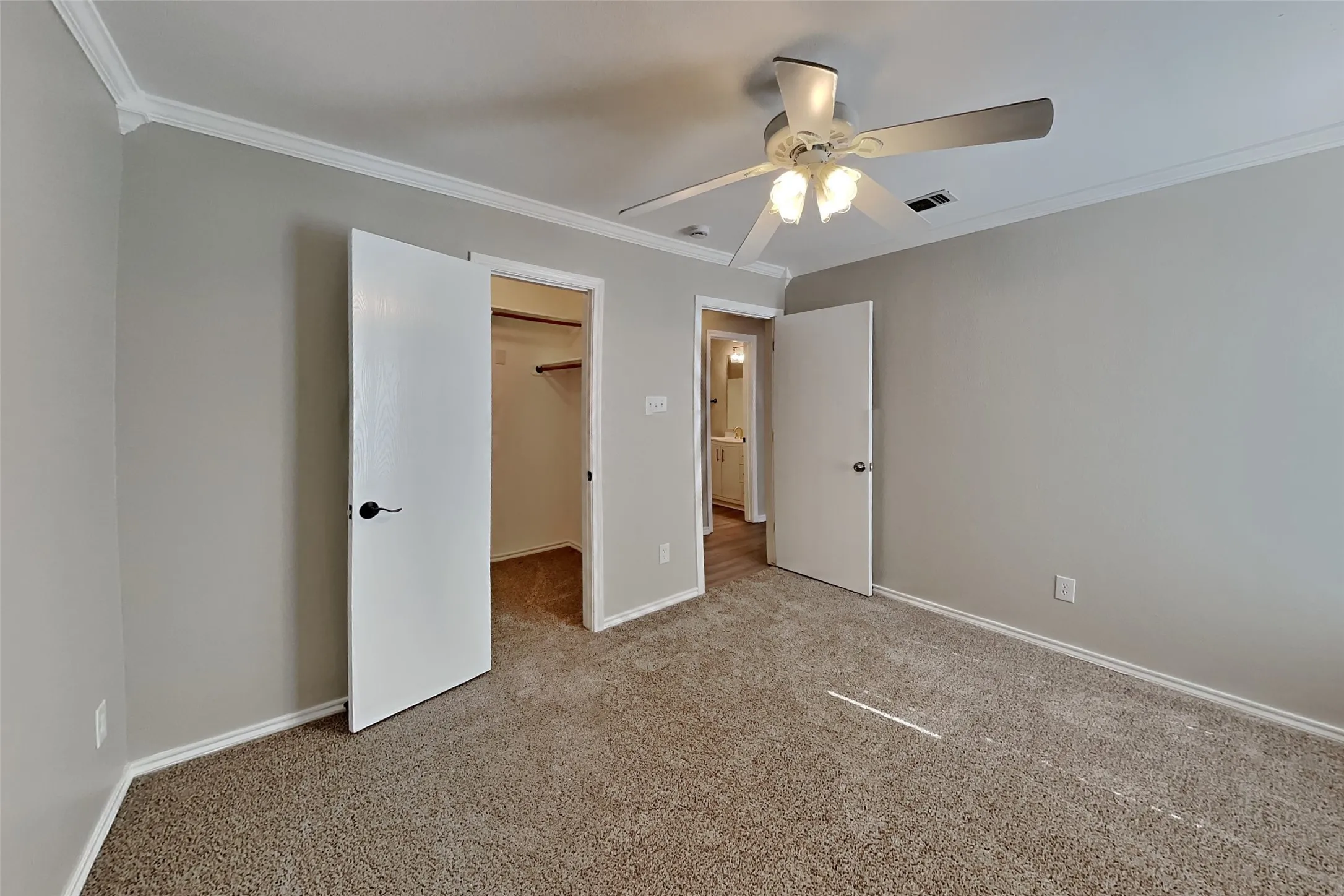 Single Family Residence For Rent in Tarrant County , 3205 Muleshoe Lane, Fort Worth, Texas 76179, 3 Bedroom, 2 Bathroom, 2 Garage spaces, 1,952 Sqft, built in 2000, mls#21358910, Real Estate Agent in Fort Worth, Homes For Rent in Tarrant county, Homes For Rent in Fort Worth, Realtor in Fort Worth Texas, Real Estate Brokerage Independent Realty Texas, Luminita Cordes Realtor