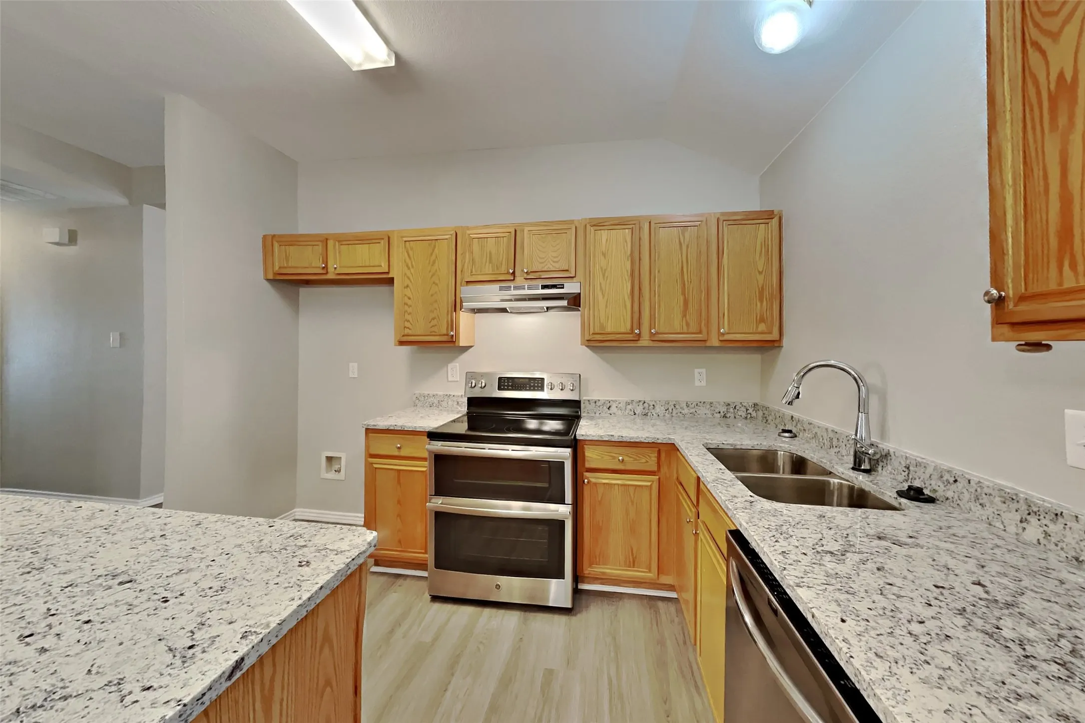 Single Family Residence For Rent in Tarrant County , 3205 Muleshoe Lane, Fort Worth, Texas 76179, 3 Bedroom, 2 Bathroom, 2 Garage spaces, 1,952 Sqft, built in 2000, mls#21358910, Real Estate Agent in Fort Worth, Homes For Rent in Tarrant county, Homes For Rent in Fort Worth, Realtor in Fort Worth Texas, Real Estate Brokerage Independent Realty Texas, Luminita Cordes Realtor