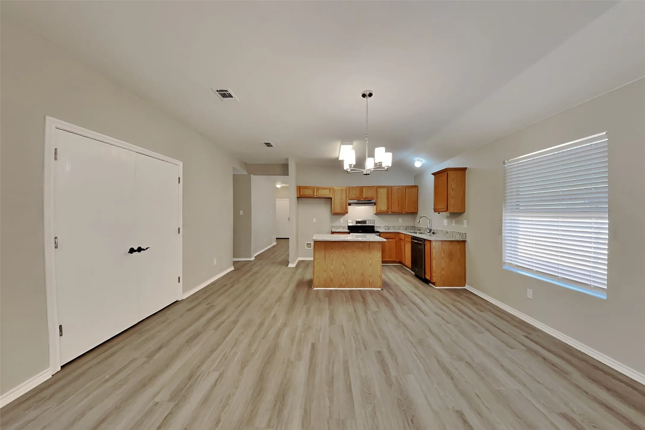 Single Family Residence For Rent in Tarrant County , 3205 Muleshoe Lane, Fort Worth, Texas 76179, 3 Bedroom, 2 Bathroom, 2 Garage spaces, 1,952 Sqft, built in 2000, mls#21358910, Real Estate Agent in Fort Worth, Homes For Rent in Tarrant county, Homes For Rent in Fort Worth, Realtor in Fort Worth Texas, Real Estate Brokerage Independent Realty Texas, Luminita Cordes Realtor