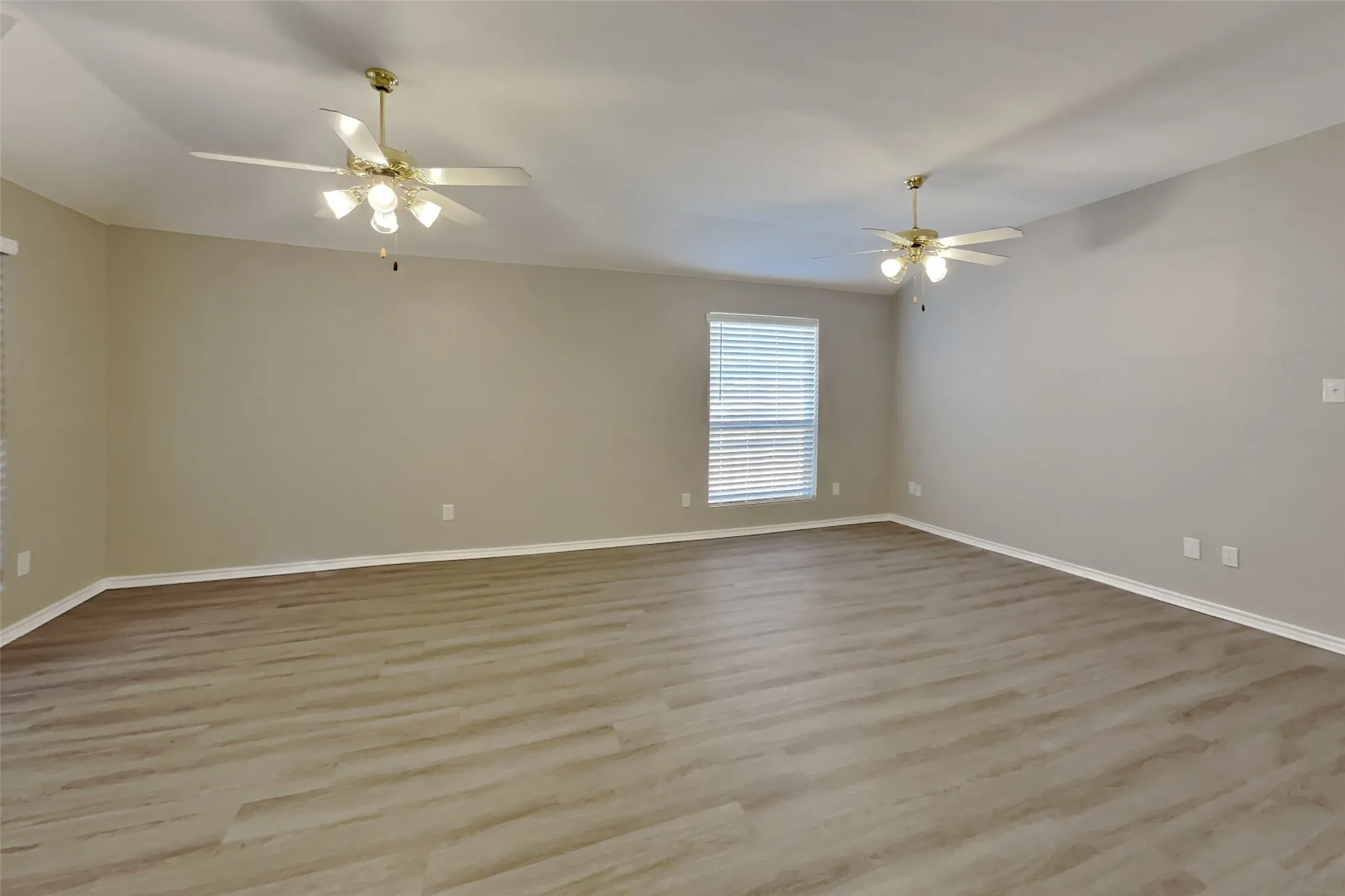 Single Family Residence For Rent in Tarrant County , 3205 Muleshoe Lane, Fort Worth, Texas 76179, 3 Bedroom, 2 Bathroom, 2 Garage spaces, 1,952 Sqft, built in 2000, mls#21358910, Real Estate Agent in Fort Worth, Homes For Rent in Tarrant county, Homes For Rent in Fort Worth, Realtor in Fort Worth Texas, Real Estate Brokerage Independent Realty Texas, Luminita Cordes Realtor