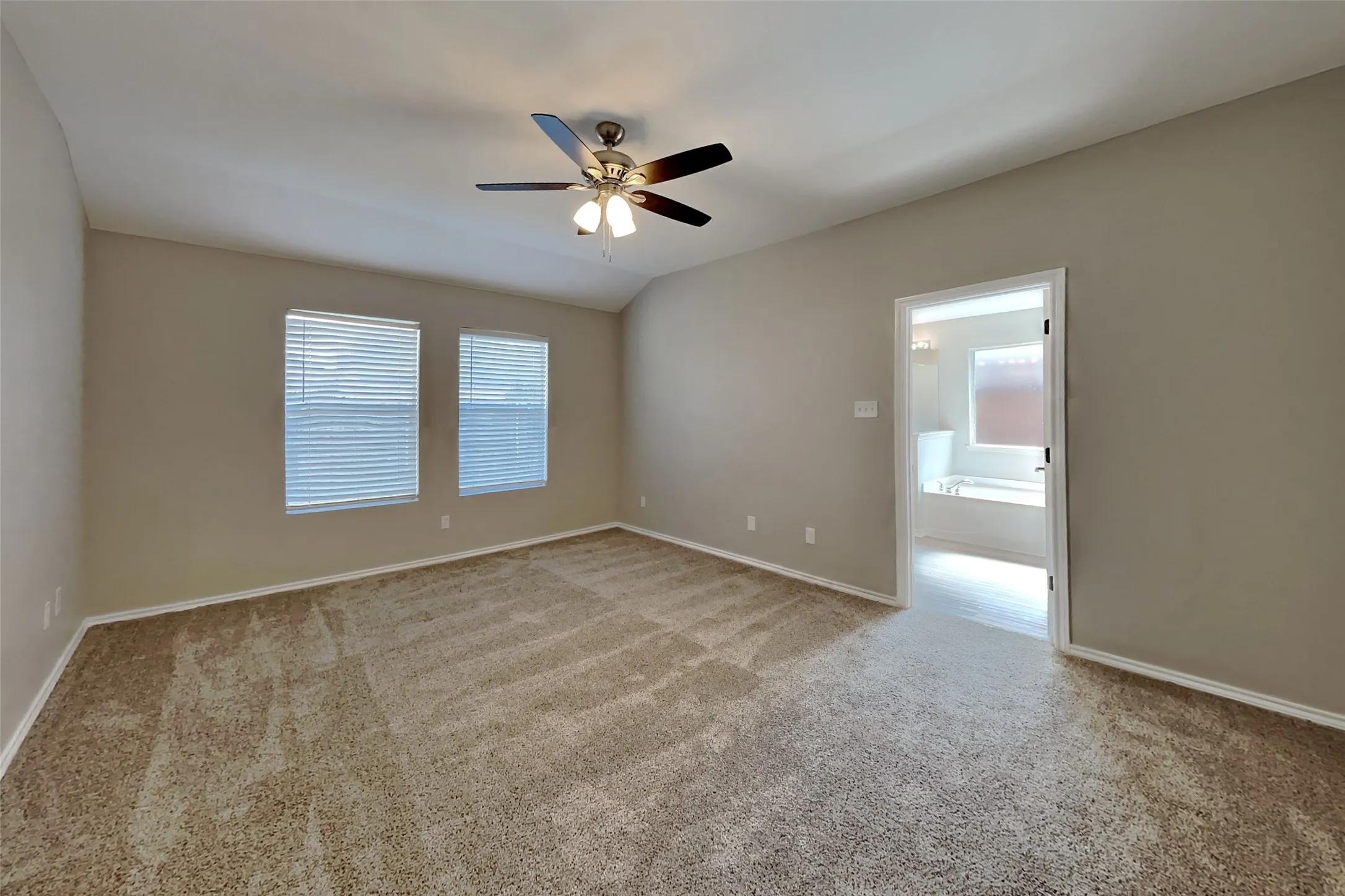 Single Family Residence For Rent in Tarrant County , 3205 Muleshoe Lane, Fort Worth, Texas 76179, 3 Bedroom, 2 Bathroom, 2 Garage spaces, 1,952 Sqft, built in 2000, mls#21358910, Real Estate Agent in Fort Worth, Homes For Rent in Tarrant county, Homes For Rent in Fort Worth, Realtor in Fort Worth Texas, Real Estate Brokerage Independent Realty Texas, Luminita Cordes Realtor