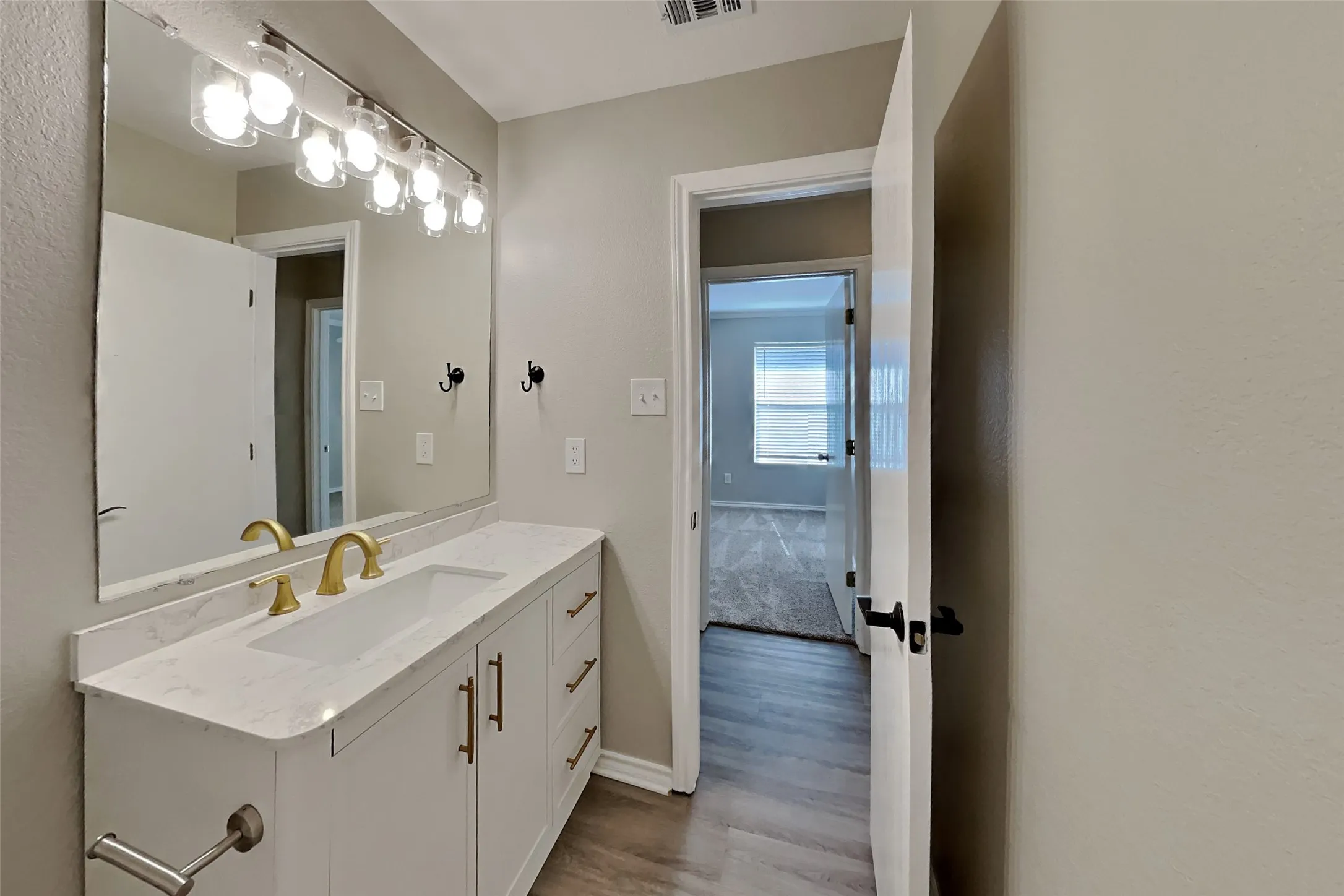 Single Family Residence For Rent in Tarrant County , 3205 Muleshoe Lane, Fort Worth, Texas 76179, 3 Bedroom, 2 Bathroom, 2 Garage spaces, 1,952 Sqft, built in 2000, mls#21358910, Real Estate Agent in Fort Worth, Homes For Rent in Tarrant county, Homes For Rent in Fort Worth, Realtor in Fort Worth Texas, Real Estate Brokerage Independent Realty Texas, Luminita Cordes Realtor