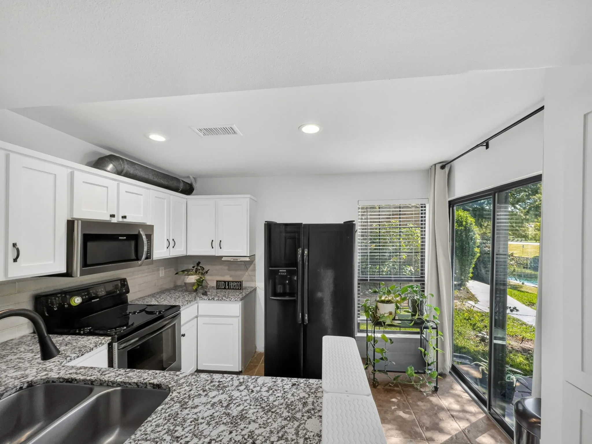 Condominium For Sale in Dallas County , 14800 Enterprise Drive 14B, Farmers Branch, Texas 75234, 2 Bedroom, 2 Bathroom, Garage spaces, 1,034 Sqft, built in 1981, mls#21358919, Real Estate Agent in Farmers Branch, Homes For Sale in Dallas county, Homes For Sale in Farmers Branch, Realtor in Farmers Branch Texas, Real Estate Brokerage Independent Realty Texas, Luminita Cordes Realtor