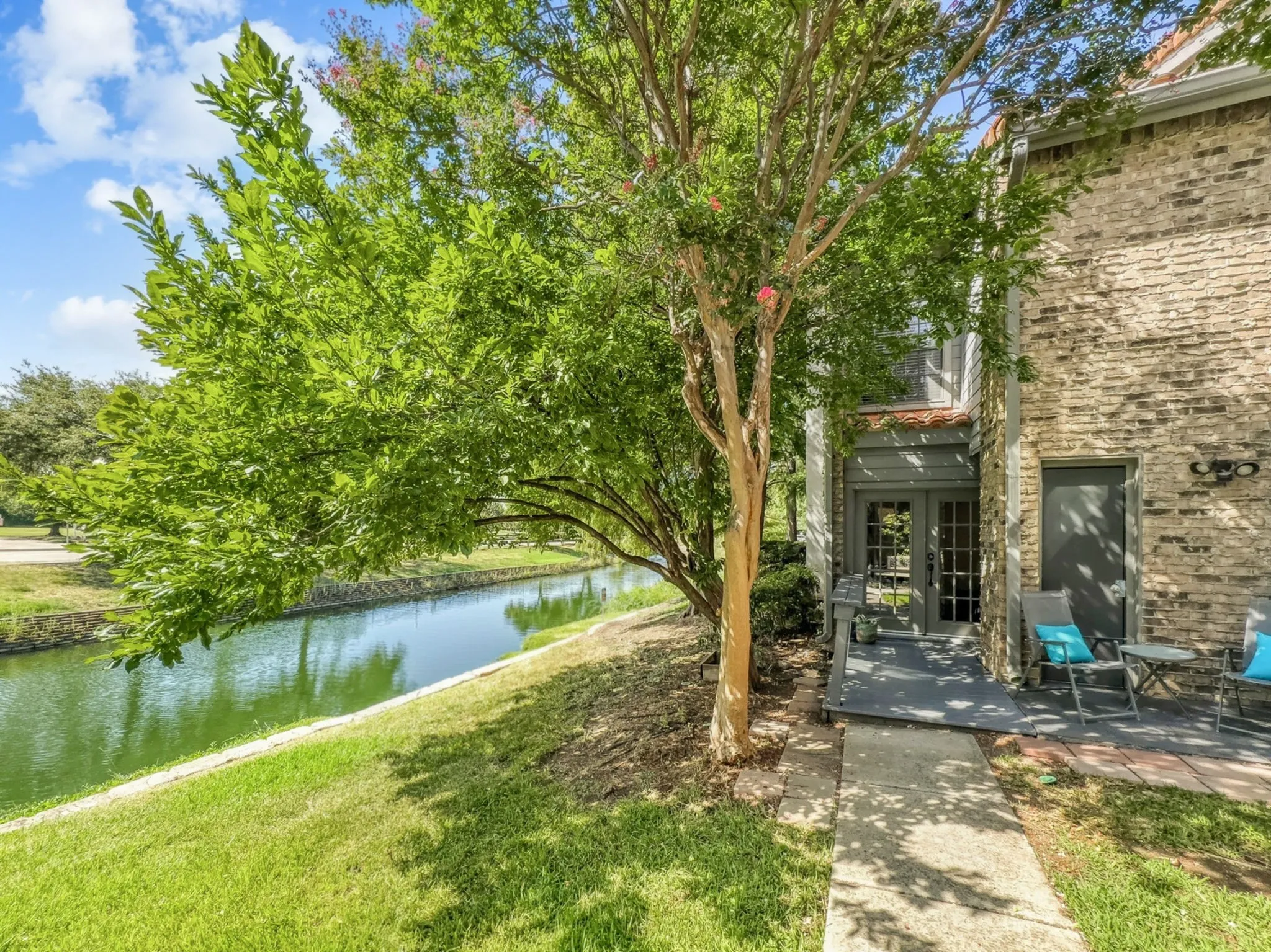 Condominium For Sale in Dallas County , 14800 Enterprise Drive 14B, Farmers Branch, Texas 75234, 2 Bedroom, 2 Bathroom, Garage spaces, 1,034 Sqft, built in 1981, mls#21358919, Real Estate Agent in Farmers Branch, Homes For Sale in Dallas county, Homes For Sale in Farmers Branch, Realtor in Farmers Branch Texas, Real Estate Brokerage Independent Realty Texas, Luminita Cordes Realtor