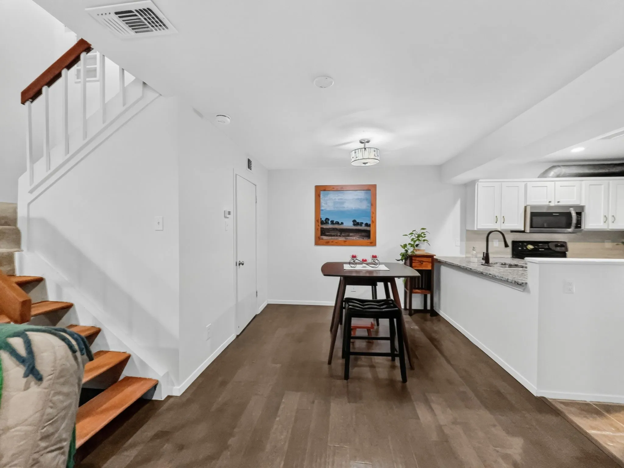 Condominium For Sale in Dallas County , 14800 Enterprise Drive 14B, Farmers Branch, Texas 75234, 2 Bedroom, 2 Bathroom, Garage spaces, 1,034 Sqft, built in 1981, mls#21358919, Real Estate Agent in Farmers Branch, Homes For Sale in Dallas county, Homes For Sale in Farmers Branch, Realtor in Farmers Branch Texas, Real Estate Brokerage Independent Realty Texas, Luminita Cordes Realtor