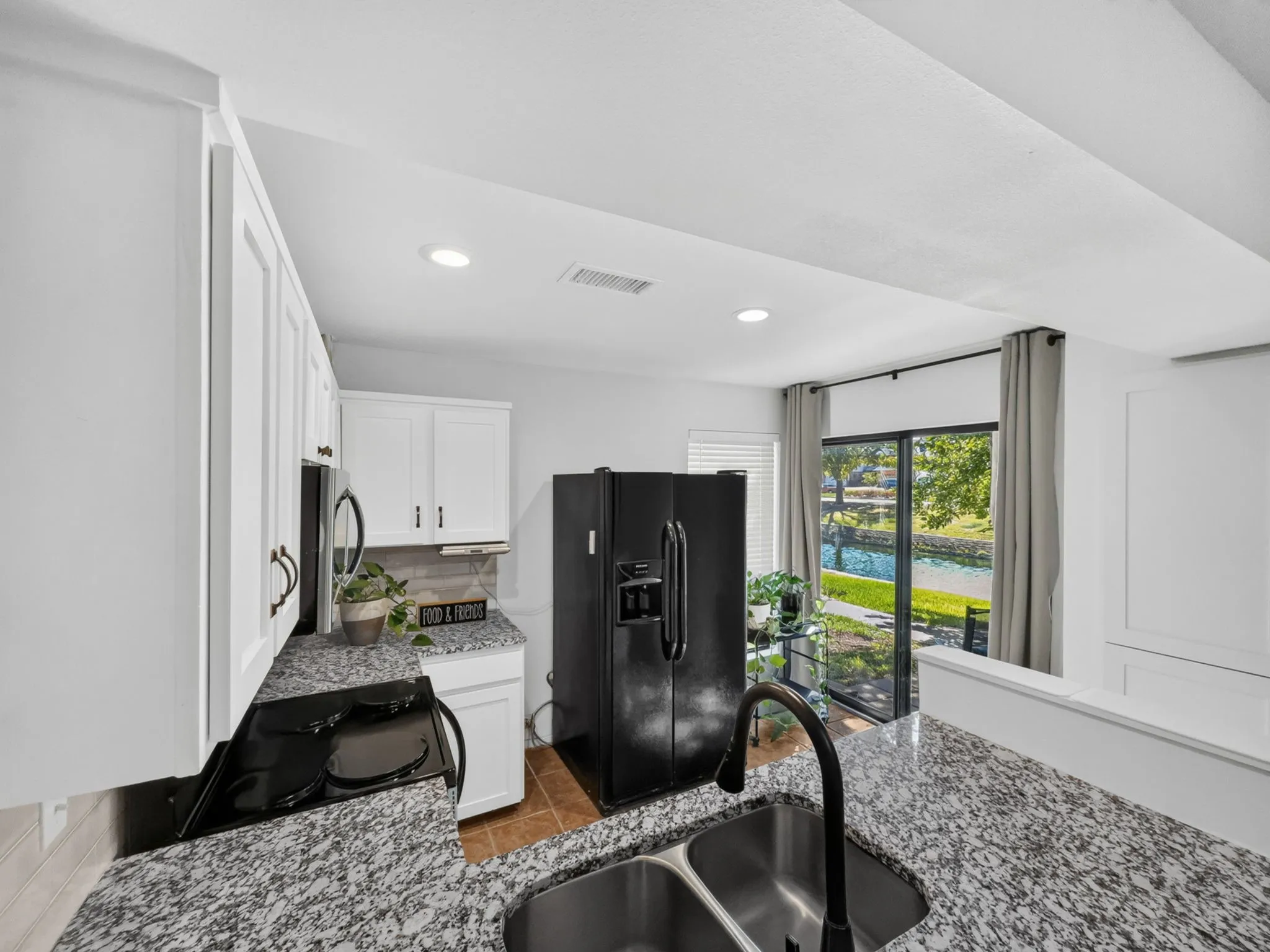 Condominium For Sale in Dallas County , 14800 Enterprise Drive 14B, Farmers Branch, Texas 75234, 2 Bedroom, 2 Bathroom, Garage spaces, 1,034 Sqft, built in 1981, mls#21358919, Real Estate Agent in Farmers Branch, Homes For Sale in Dallas county, Homes For Sale in Farmers Branch, Realtor in Farmers Branch Texas, Real Estate Brokerage Independent Realty Texas, Luminita Cordes Realtor