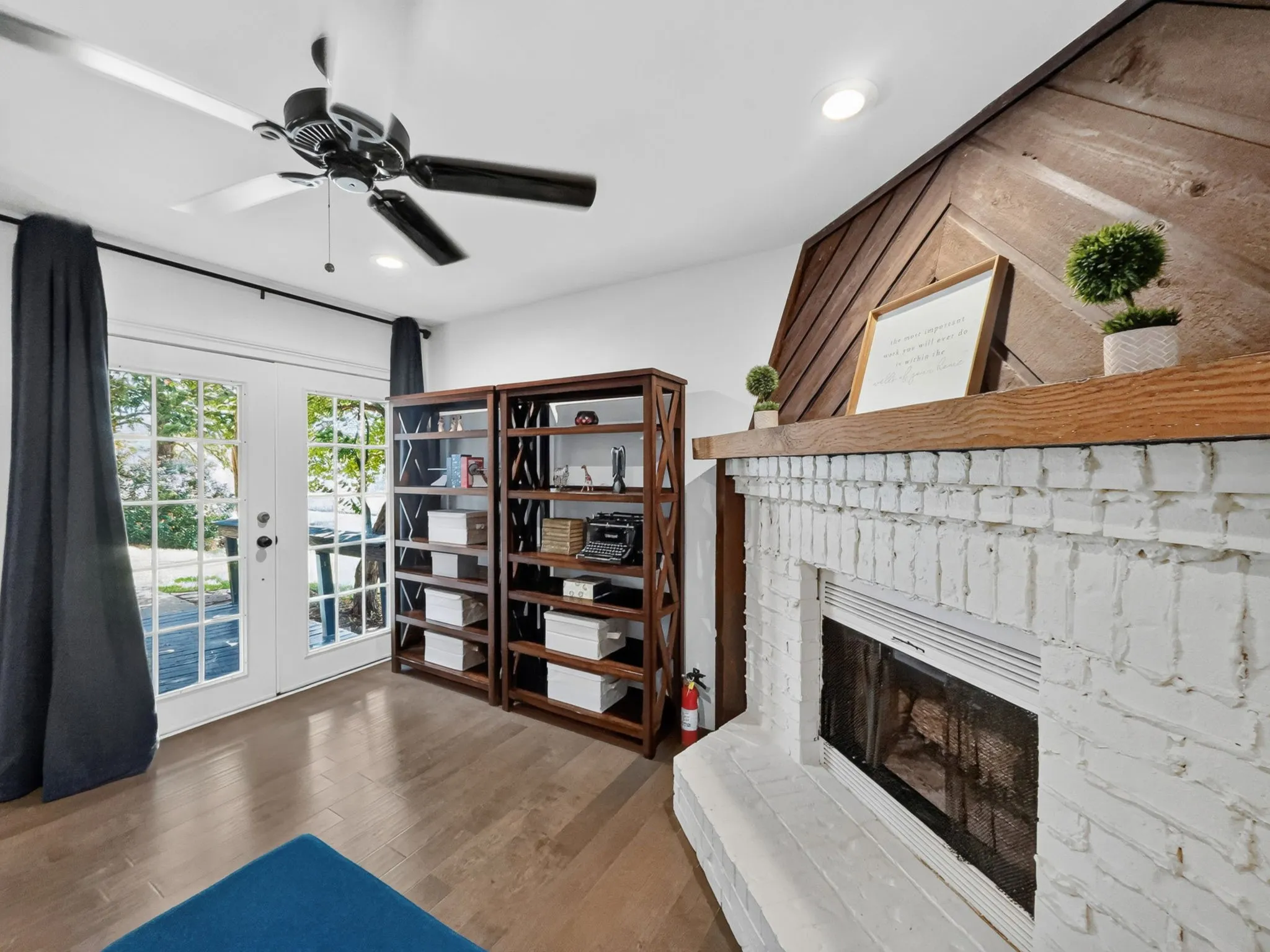 Condominium For Sale in Dallas County , 14800 Enterprise Drive 14B, Farmers Branch, Texas 75234, 2 Bedroom, 2 Bathroom, Garage spaces, 1,034 Sqft, built in 1981, mls#21358919, Real Estate Agent in Farmers Branch, Homes For Sale in Dallas county, Homes For Sale in Farmers Branch, Realtor in Farmers Branch Texas, Real Estate Brokerage Independent Realty Texas, Luminita Cordes Realtor