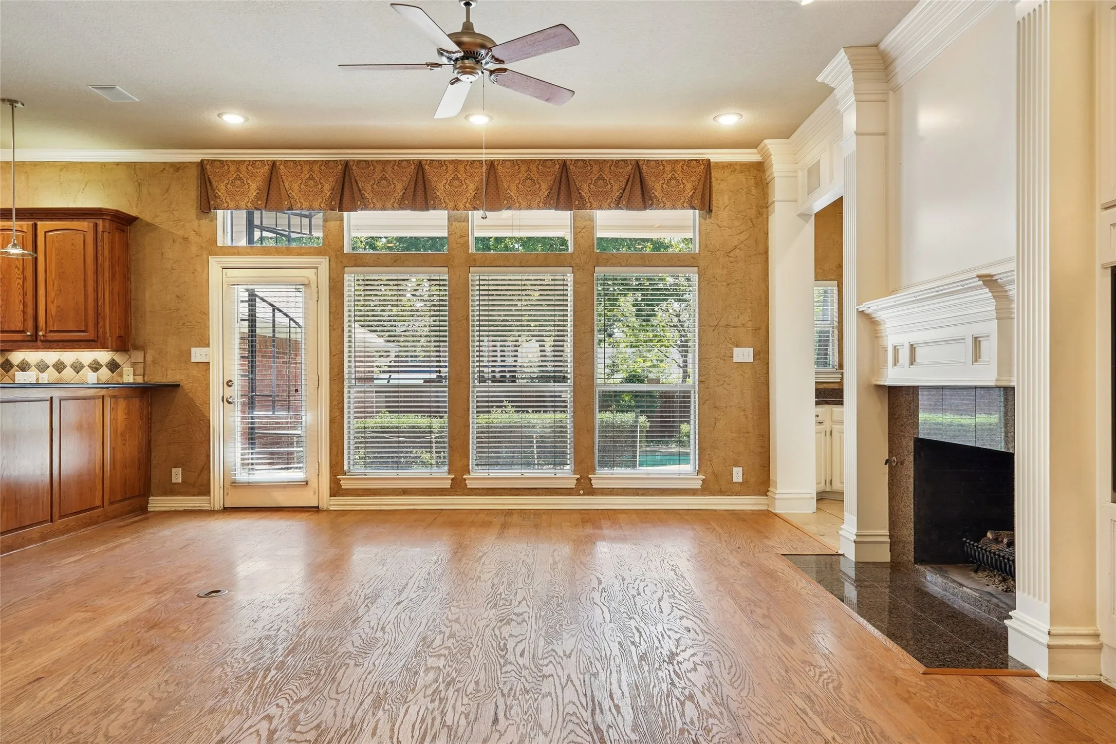Single Family Residence For Sale in Denton County , 27 Oak Forrest Circle, Denton, Texas 76210, 5 Bedroom, 4 Bathroom, 2 Garage spaces, 4,259 Sqft, built in 1990, mls#21358899, Real Estate Agent in Denton, Homes For Sale in Denton county, Homes For Sale in Denton, Realtor in Denton Texas, Real Estate Brokerage Independent Realty Texas, Luminita Cordes Realtor