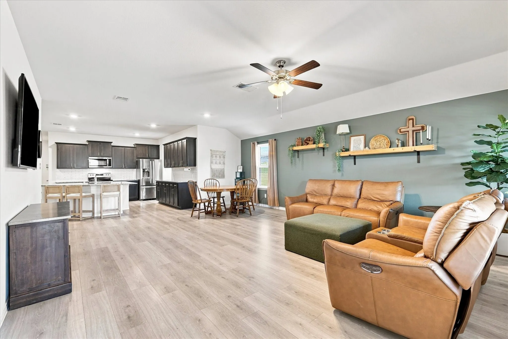 Single Family Residence For Sale in Collin County , 1112 Bois D Arc Lane, Anna, Texas 75409, 4 Bedroom, 2 Bathroom, 2 Garage spaces, 2,059 Sqft, built in 2020, mls#21355642, Real Estate Agent in Anna, Homes For Sale in Collin county, Homes For Sale in Anna, Realtor in Anna Texas, Real Estate Brokerage Independent Realty Texas, Luminita Cordes Realtor