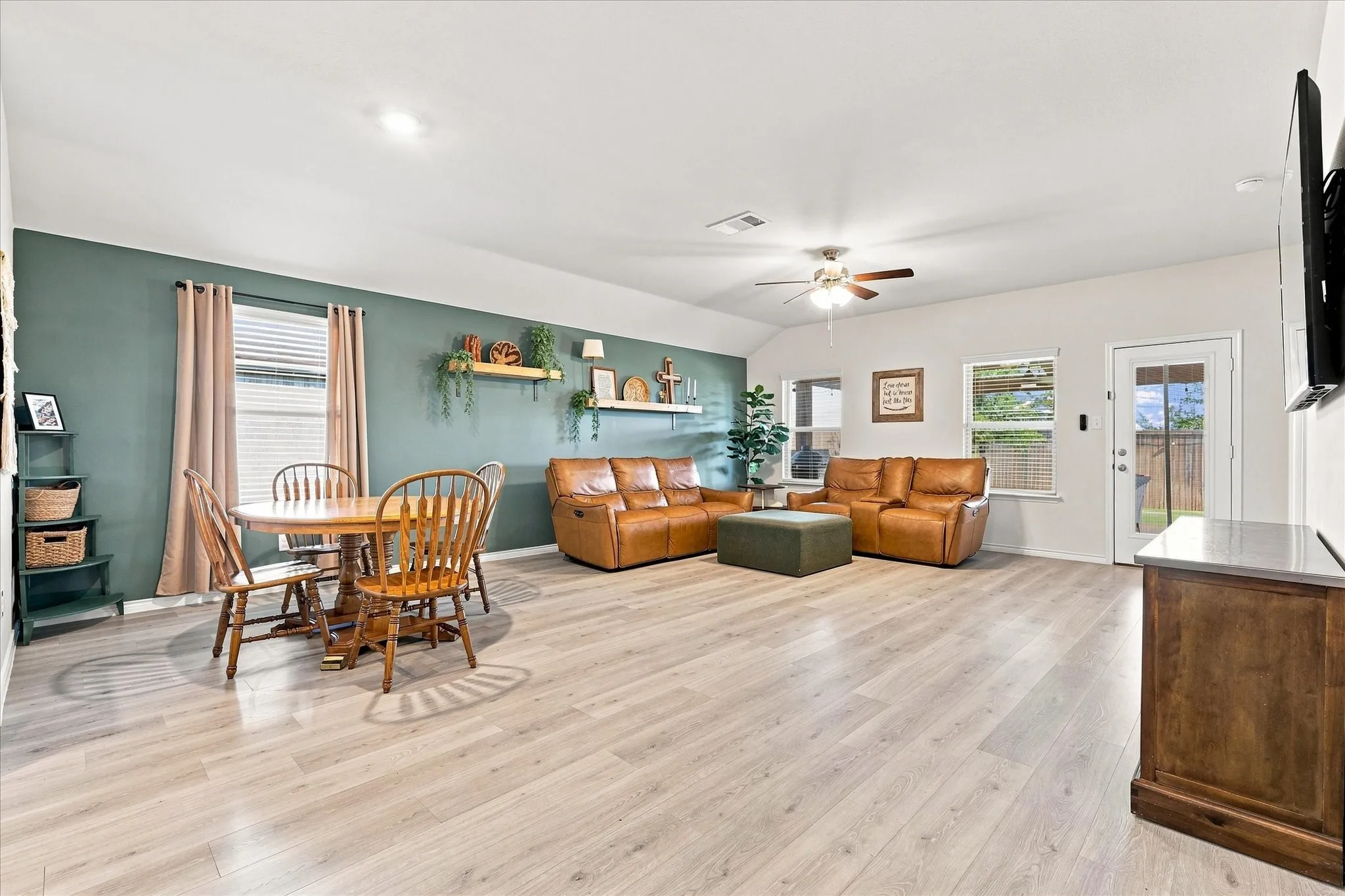 Single Family Residence For Sale in Collin County , 1112 Bois D Arc Lane, Anna, Texas 75409, 4 Bedroom, 2 Bathroom, 2 Garage spaces, 2,059 Sqft, built in 2020, mls#21355642, Real Estate Agent in Anna, Homes For Sale in Collin county, Homes For Sale in Anna, Realtor in Anna Texas, Real Estate Brokerage Independent Realty Texas, Luminita Cordes Realtor
