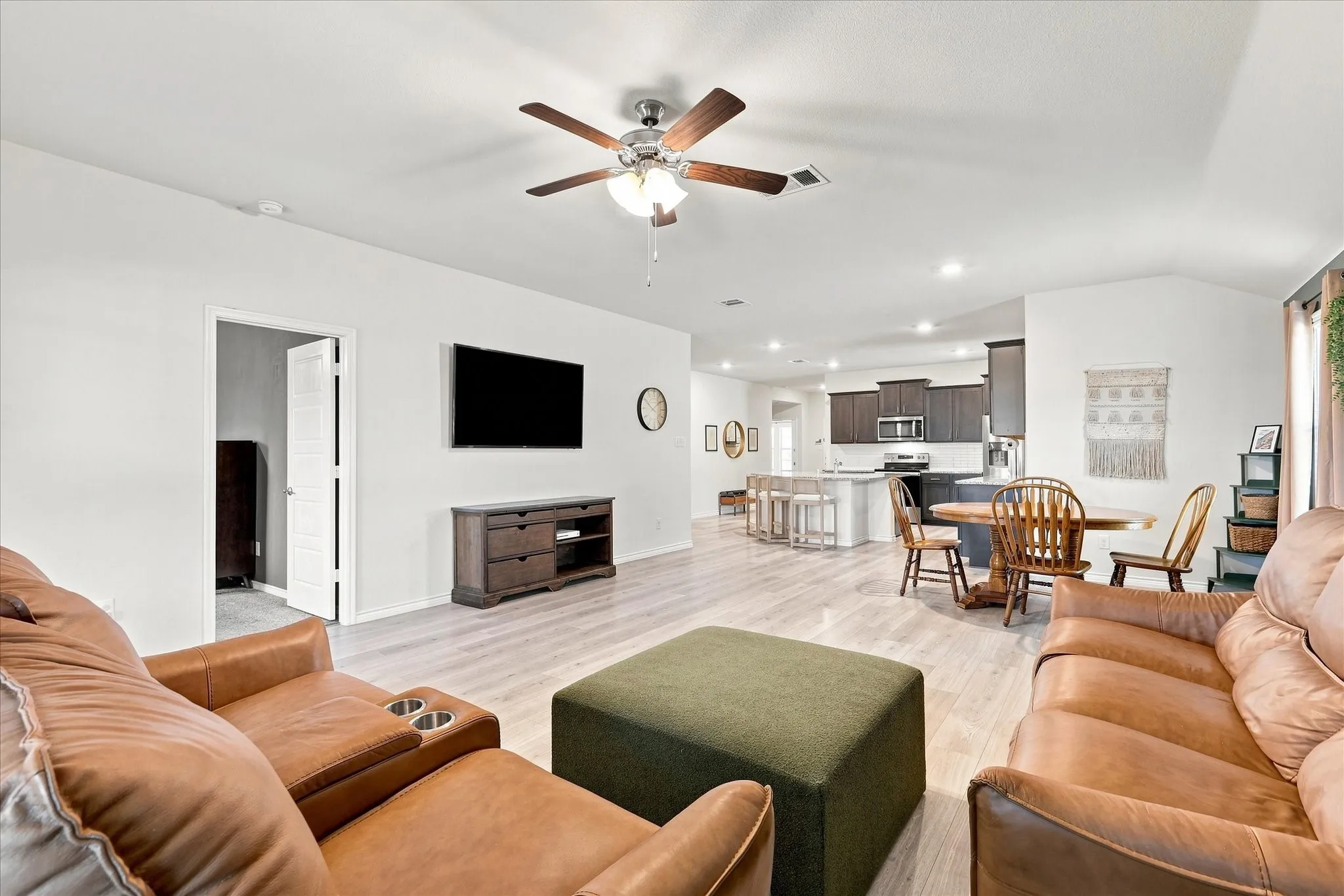 Single Family Residence For Sale in Collin County , 1112 Bois D Arc Lane, Anna, Texas 75409, 4 Bedroom, 2 Bathroom, 2 Garage spaces, 2,059 Sqft, built in 2020, mls#21355642, Real Estate Agent in Anna, Homes For Sale in Collin county, Homes For Sale in Anna, Realtor in Anna Texas, Real Estate Brokerage Independent Realty Texas, Luminita Cordes Realtor