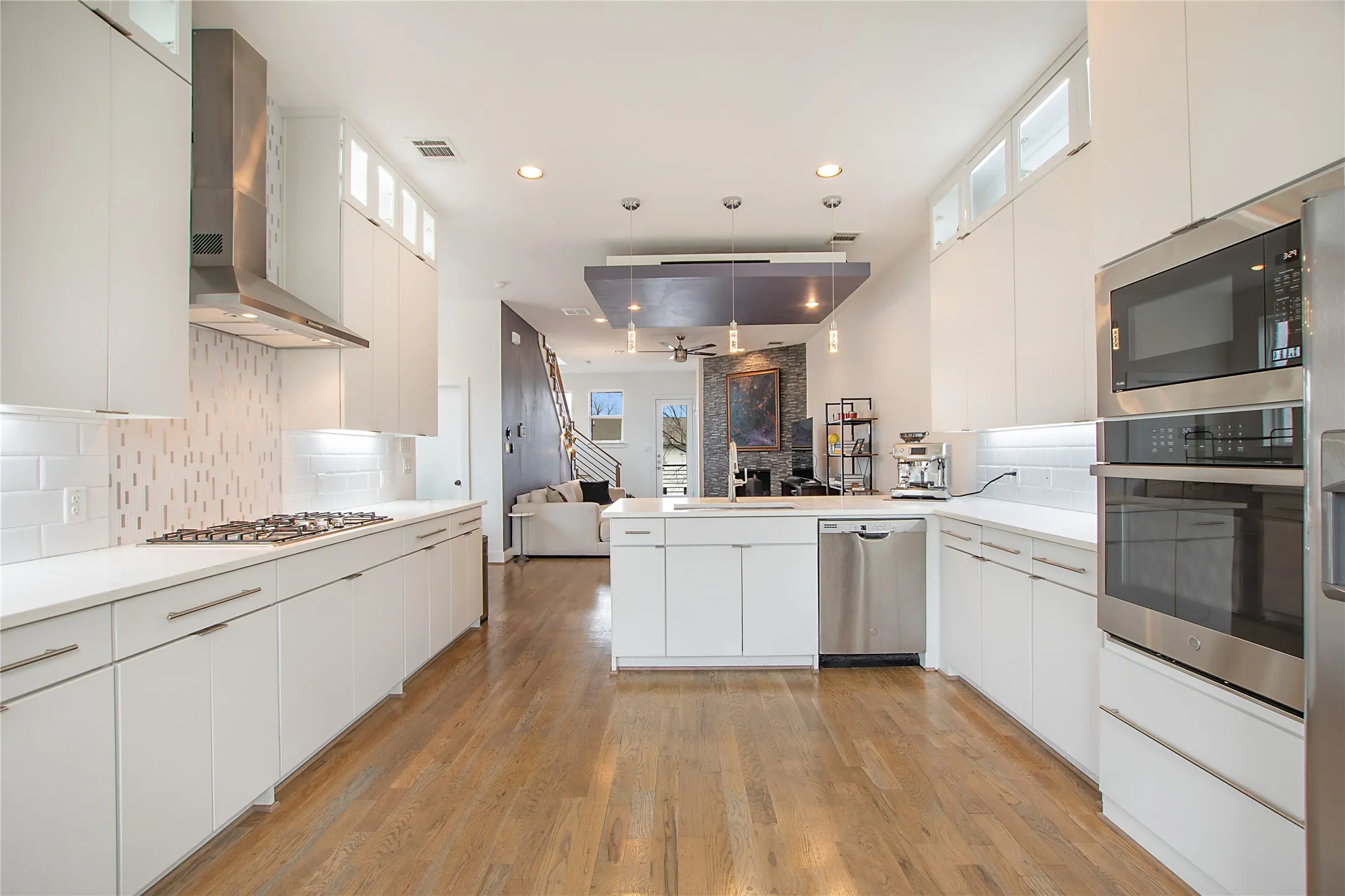 Townhouse For Sale in Dallas County , 4634 Virginia Avenue, Dallas, Texas 75204, 3 Bedroom, 4 Bathroom, 2 Garage spaces, 2,260 Sqft, built in 2019, Price $575,000, mls#21358809, Real Estate Agent in Dallas, Homes For Sale in Dallas county, Homes For Sale in Dallas, Realtor in Dallas Texas, Real Estate Brokerage Independent Realty Texas, Luminita Cordes Realtor