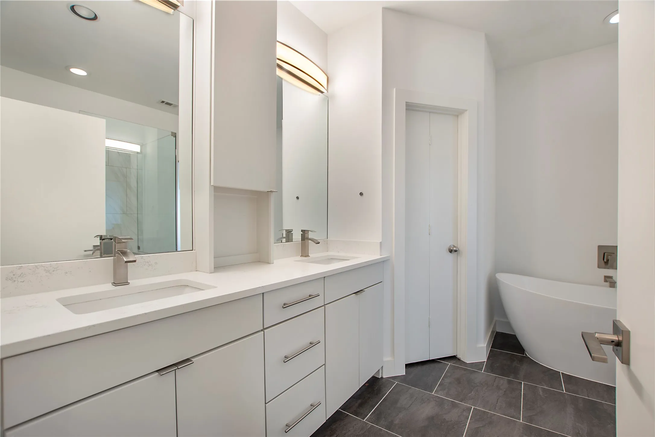 Townhouse For Sale in Dallas County , 4634 Virginia Avenue, Dallas, Texas 75204, 3 Bedroom, 4 Bathroom, 2 Garage spaces, 2,260 Sqft, built in 2019, Price $575,000, mls#21358809, Real Estate Agent in Dallas, Homes For Sale in Dallas county, Homes For Sale in Dallas, Realtor in Dallas Texas, Real Estate Brokerage Independent Realty Texas, Luminita Cordes Realtor