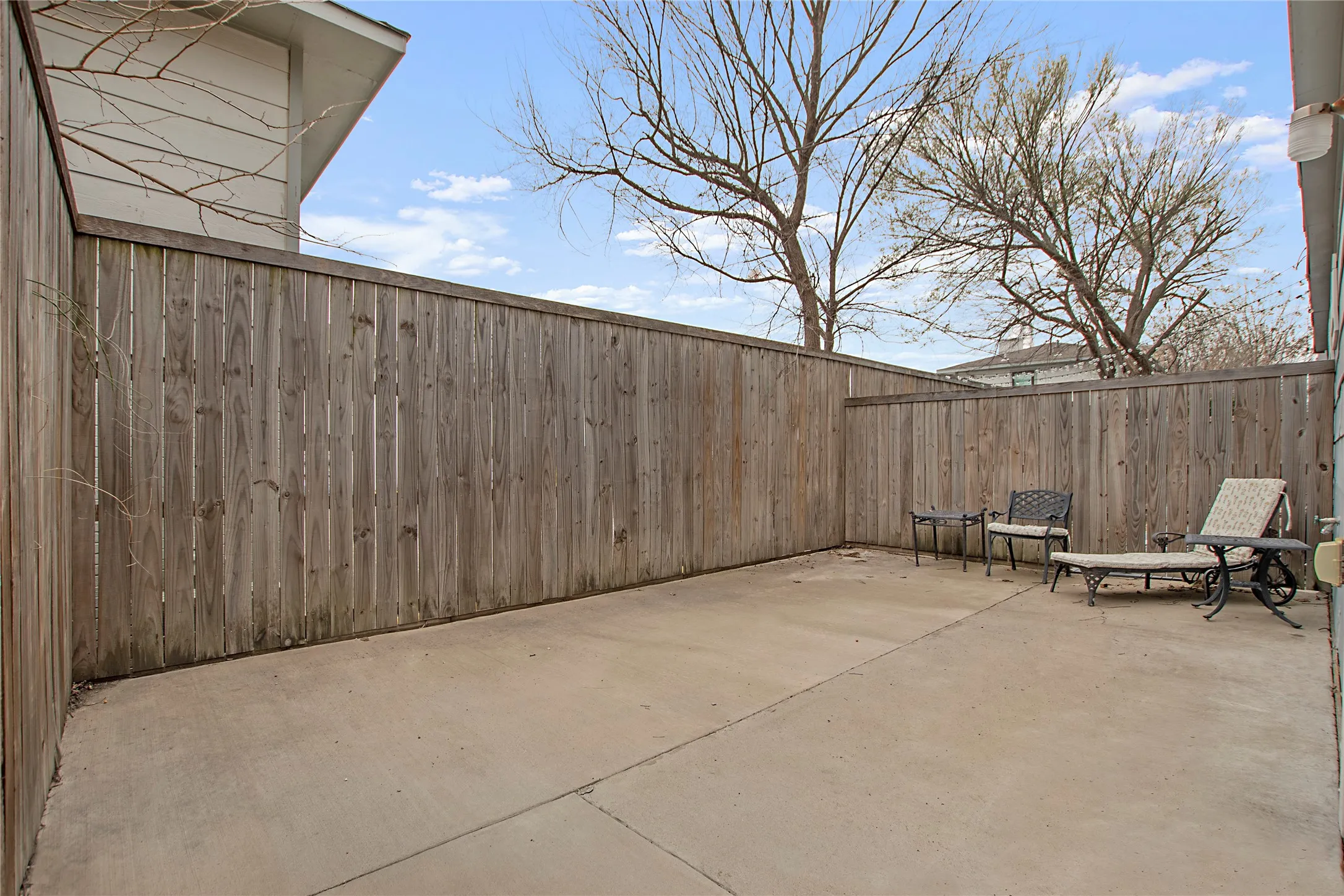 Townhouse For Sale in Dallas County , 4634 Virginia Avenue, Dallas, Texas 75204, 3 Bedroom, 4 Bathroom, 2 Garage spaces, 2,260 Sqft, built in 2019, Price $575,000, mls#21358809, Real Estate Agent in Dallas, Homes For Sale in Dallas county, Homes For Sale in Dallas, Realtor in Dallas Texas, Real Estate Brokerage Independent Realty Texas, Luminita Cordes Realtor