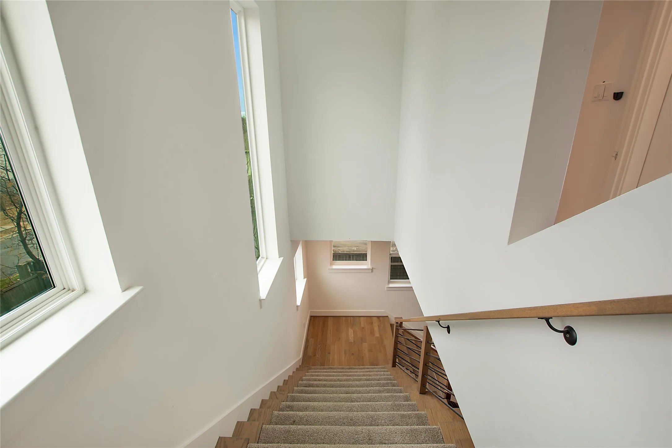 Townhouse For Sale in Dallas County , 4634 Virginia Avenue, Dallas, Texas 75204, 3 Bedroom, 4 Bathroom, 2 Garage spaces, 2,260 Sqft, built in 2019, Price $575,000, mls#21358809, Real Estate Agent in Dallas, Homes For Sale in Dallas county, Homes For Sale in Dallas, Realtor in Dallas Texas, Real Estate Brokerage Independent Realty Texas, Luminita Cordes Realtor