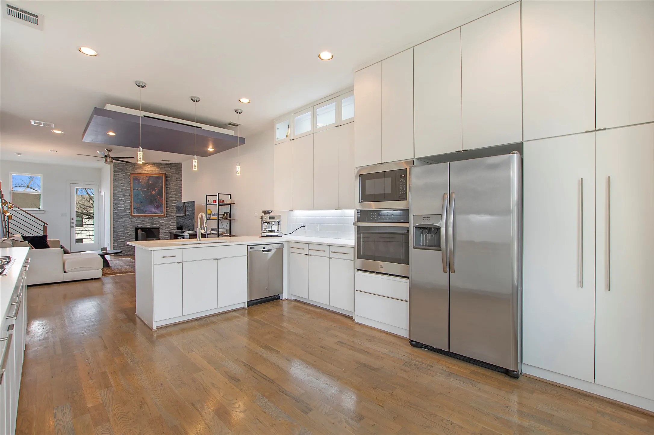 Townhouse For Sale in Dallas County , 4634 Virginia Avenue, Dallas, Texas 75204, 3 Bedroom, 4 Bathroom, 2 Garage spaces, 2,260 Sqft, built in 2019, Price $575,000, mls#21358809, Real Estate Agent in Dallas, Homes For Sale in Dallas county, Homes For Sale in Dallas, Realtor in Dallas Texas, Real Estate Brokerage Independent Realty Texas, Luminita Cordes Realtor