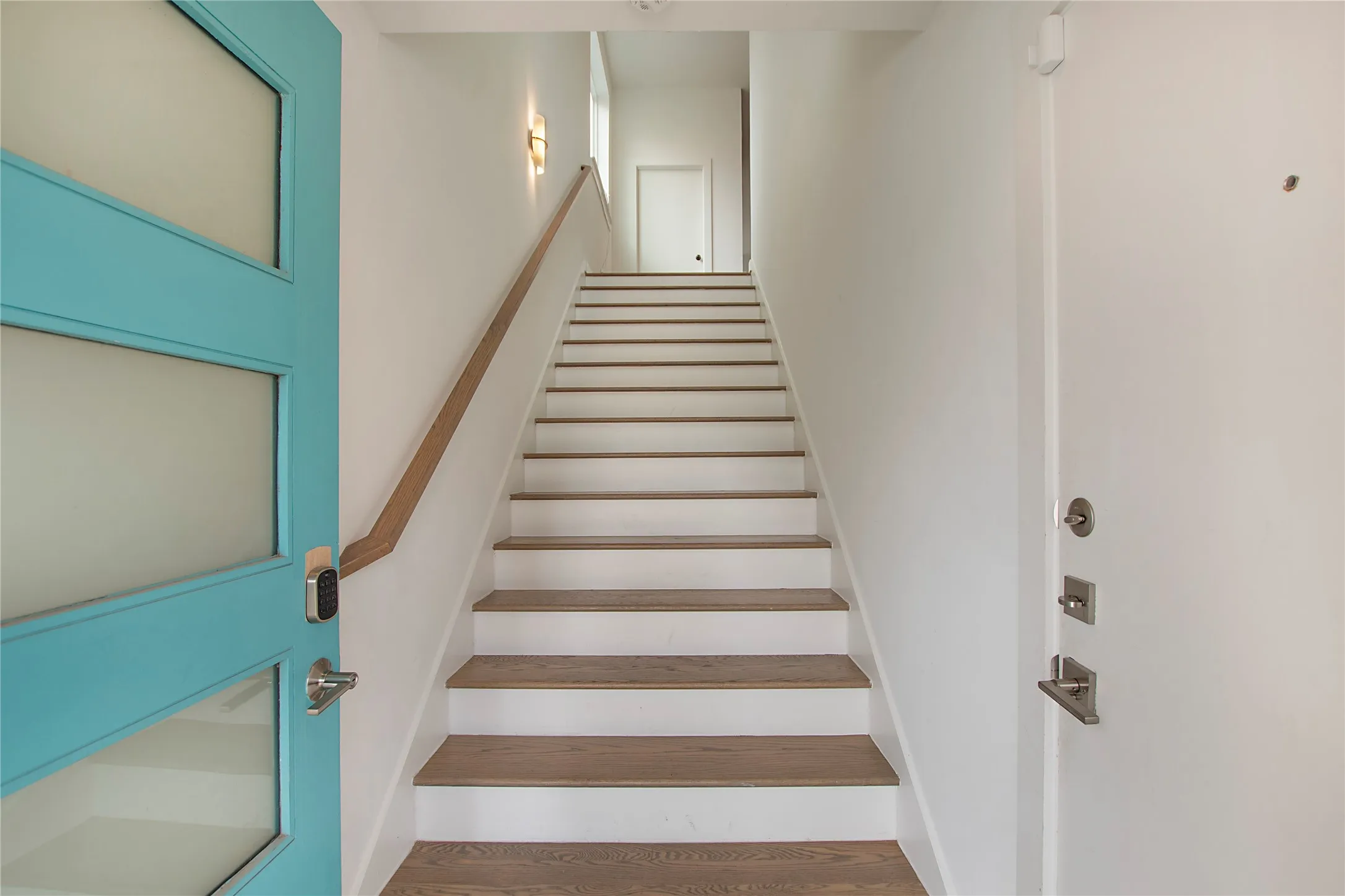 Townhouse For Sale in Dallas County , 4634 Virginia Avenue, Dallas, Texas 75204, 3 Bedroom, 4 Bathroom, 2 Garage spaces, 2,260 Sqft, built in 2019, Price $575,000, mls#21358809, Real Estate Agent in Dallas, Homes For Sale in Dallas county, Homes For Sale in Dallas, Realtor in Dallas Texas, Real Estate Brokerage Independent Realty Texas, Luminita Cordes Realtor