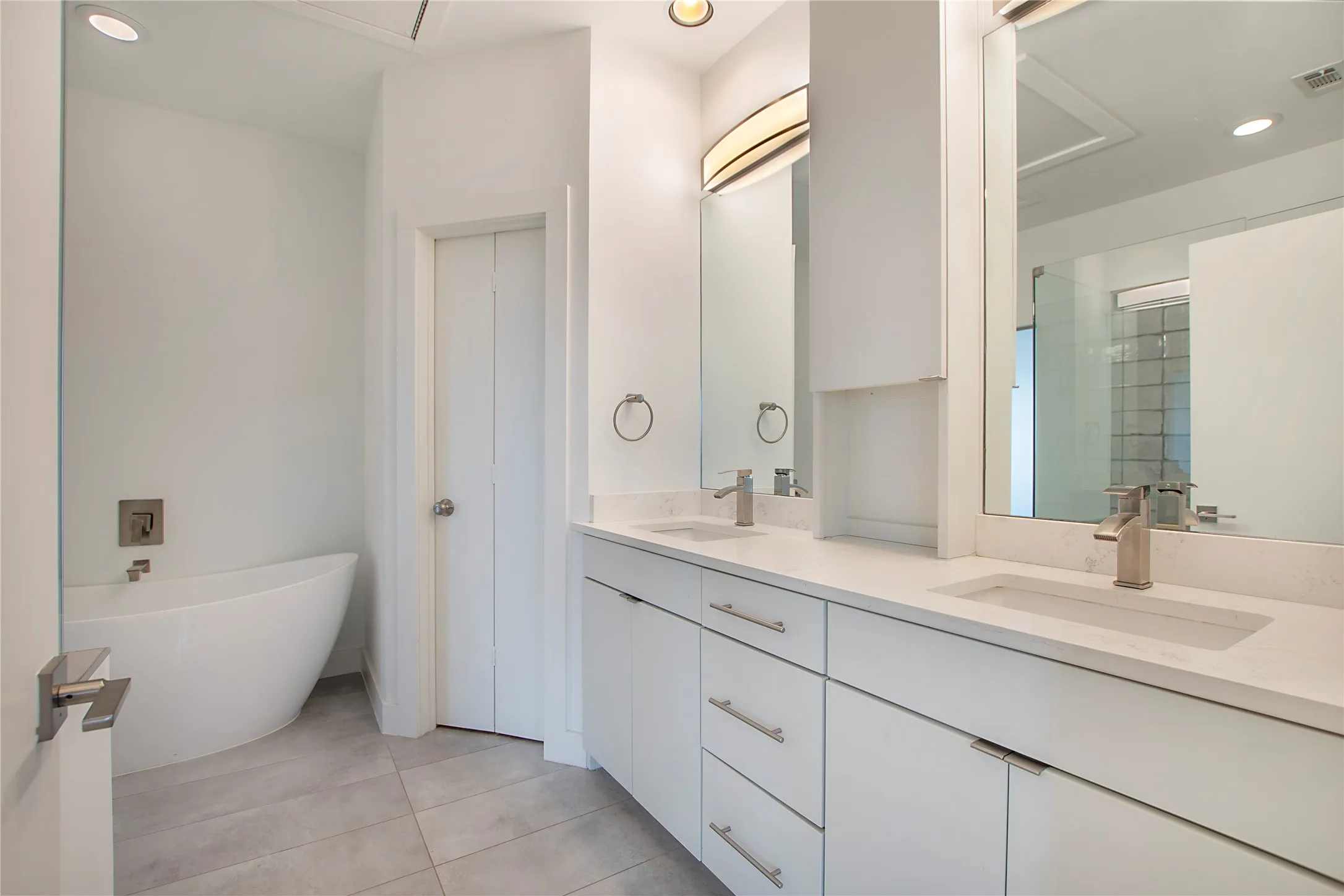 Townhouse For Sale in Dallas County , 4634 Virginia Avenue, Dallas, Texas 75204, 3 Bedroom, 4 Bathroom, 2 Garage spaces, 2,260 Sqft, built in 2019, Price $575,000, mls#21358809, Real Estate Agent in Dallas, Homes For Sale in Dallas county, Homes For Sale in Dallas, Realtor in Dallas Texas, Real Estate Brokerage Independent Realty Texas, Luminita Cordes Realtor