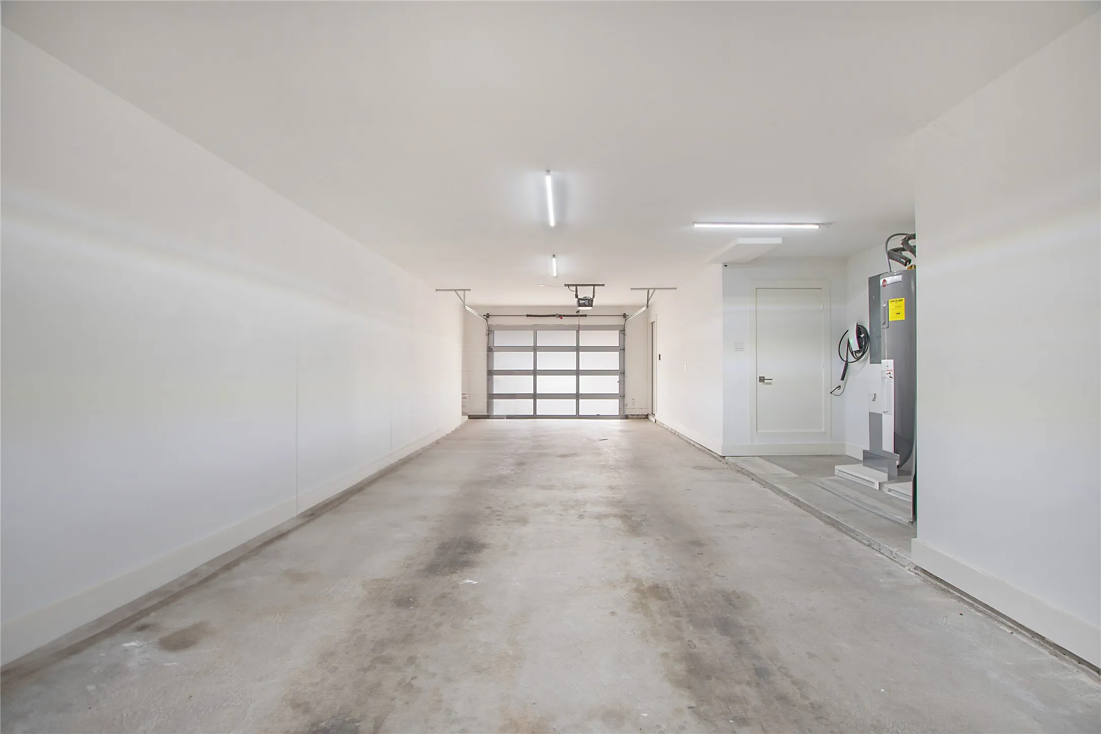 Townhouse For Sale in Dallas County , 4634 Virginia Avenue, Dallas, Texas 75204, 3 Bedroom, 4 Bathroom, 2 Garage spaces, 2,260 Sqft, built in 2019, Price $575,000, mls#21358809, Real Estate Agent in Dallas, Homes For Sale in Dallas county, Homes For Sale in Dallas, Realtor in Dallas Texas, Real Estate Brokerage Independent Realty Texas, Luminita Cordes Realtor