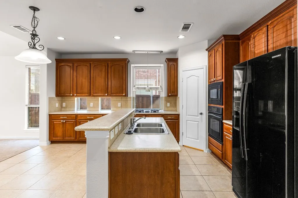 Single Family Residence For Rent in Collin County , 8731 Dancliff Drive, Frisco, Texas 75033, 4 Bedroom, 3 Bathroom, 2 Garage spaces, 2,094 Sqft, built in 2005, mls#21358743, Real Estate Agent in Frisco, Homes For Rent in Collin county, Homes For Rent in Frisco, Realtor in Frisco Texas, Real Estate Brokerage Independent Realty Texas, Luminita Cordes Realtor
