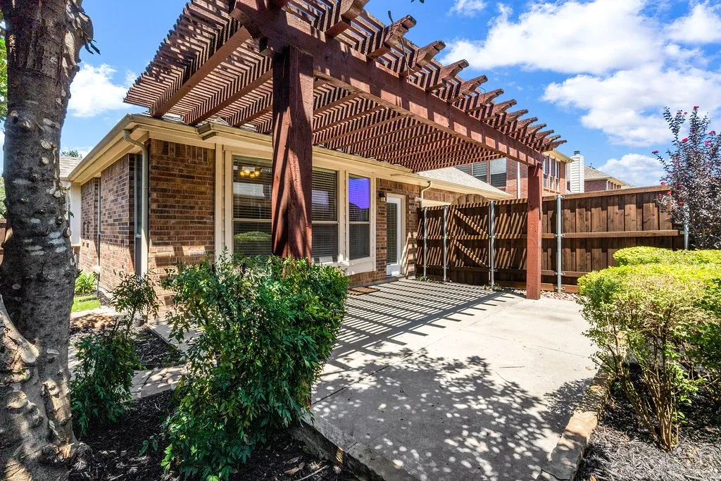 Single Family Residence For Rent in Collin County , 8731 Dancliff Drive, Frisco, Texas 75033, 4 Bedroom, 3 Bathroom, 2 Garage spaces, 2,094 Sqft, built in 2005, mls#21358743, Real Estate Agent in Frisco, Homes For Rent in Collin county, Homes For Rent in Frisco, Realtor in Frisco Texas, Real Estate Brokerage Independent Realty Texas, Luminita Cordes Realtor
