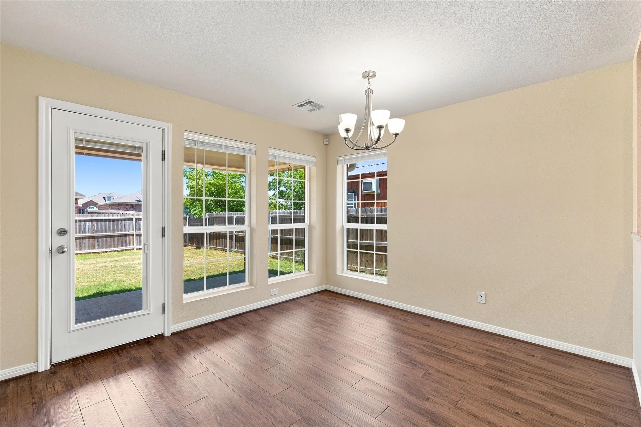 Single Family Residence For Sale in Mc Lennan County , 204 Raven Ridge Court, Lacy Lakeview, Texas 76705, 4 Bedroom, 2 Bathroom, 2 Garage spaces, 1,553 Sqft, built in 2018, mls#21350509, Real Estate Agent in Lacy Lakeview, Homes For Sale in Mc Lennan county, Homes For Sale in Lacy Lakeview, Realtor in Lacy Lakeview Texas, Real Estate Brokerage Independent Realty Texas, Luminita Cordes Realtor