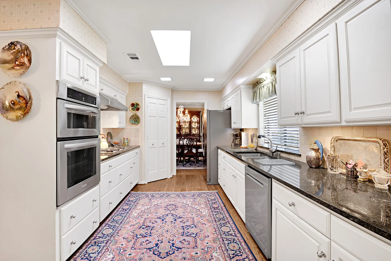 Single Family Residence For Sale in Dallas County , 16046 Chalfont Circle, Dallas, Texas 75248, 3 Bedroom, 3 Bathroom, 2 Garage spaces, 2,562 Sqft, built in 1979, mls#21358234, Real Estate Agent in Dallas, Homes For Sale in Dallas county, Homes For Sale in Dallas, Realtor in Dallas Texas, Real Estate Brokerage Independent Realty Texas, Luminita Cordes Realtor