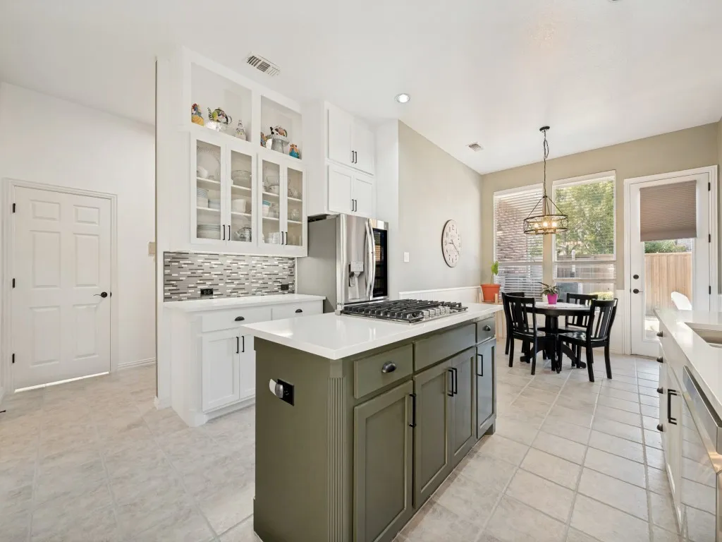 Single Family Residence For Sale in Denton County , 8201 Mckenzie Court, Frisco, Texas 75036, 5 Bedroom, 4 Bathroom, 3 Garage spaces, 3,893 Sqft, built in 2001, Price $700,000, mls#21358752, Real Estate Agent in Frisco, Homes For Sale in Denton county, Homes For Sale in Frisco, Realtor in Frisco Texas, Real Estate Brokerage Independent Realty Texas, Luminita Cordes Realtor