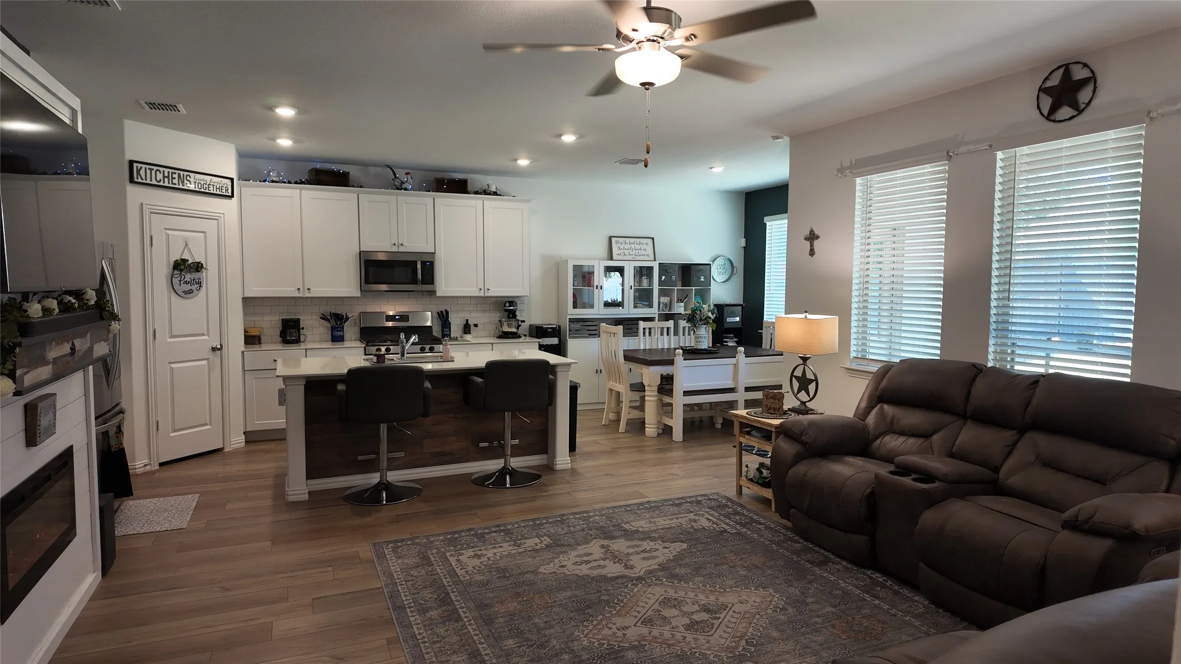 Single Family Residence For Sale in Tarrant County , 1221 Pistachio Drive, Azle, Texas 76020, 4 Bedroom, 2 Bathroom, 2 Garage spaces, 1,866 Sqft, built in 2023, mls#21358871, Real Estate Agent in Azle, Homes For Sale in Tarrant county, Homes For Sale in Azle, Realtor in Azle Texas, Real Estate Brokerage Independent Realty Texas, Luminita Cordes Realtor
