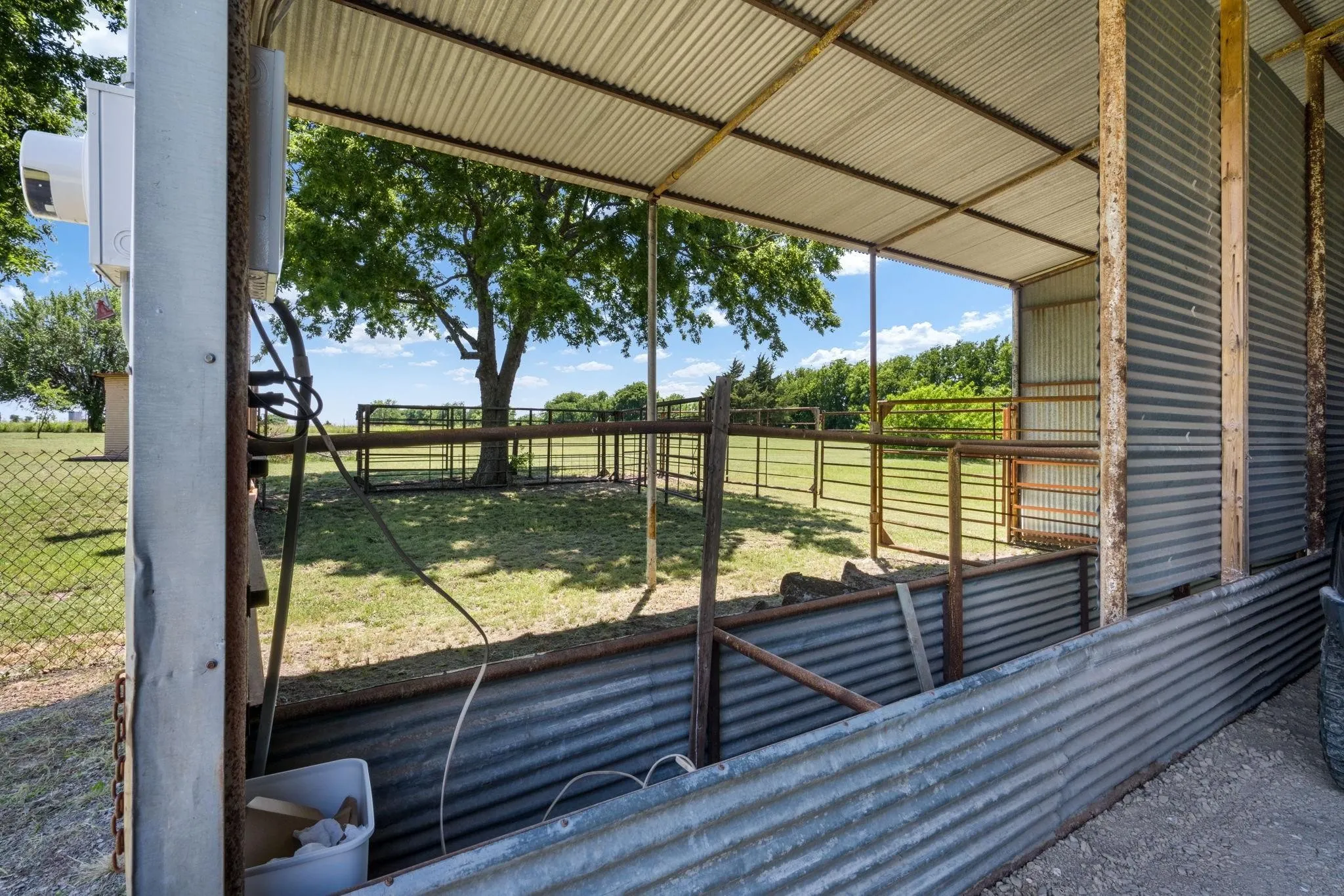 Single Family Residence For Sale in Grayson County , 209 Mary Fitch Road, Sherman, Texas 75090, 4 Bedroom, 4 Bathroom, 2 Garage spaces, 2,254 Sqft, built in 1950, mls#21358681, Real Estate Agent in Sherman, Homes For Sale in Grayson county, Homes For Sale in Sherman, Realtor in Sherman Texas, Real Estate Brokerage Independent Realty Texas, Luminita Cordes Realtor