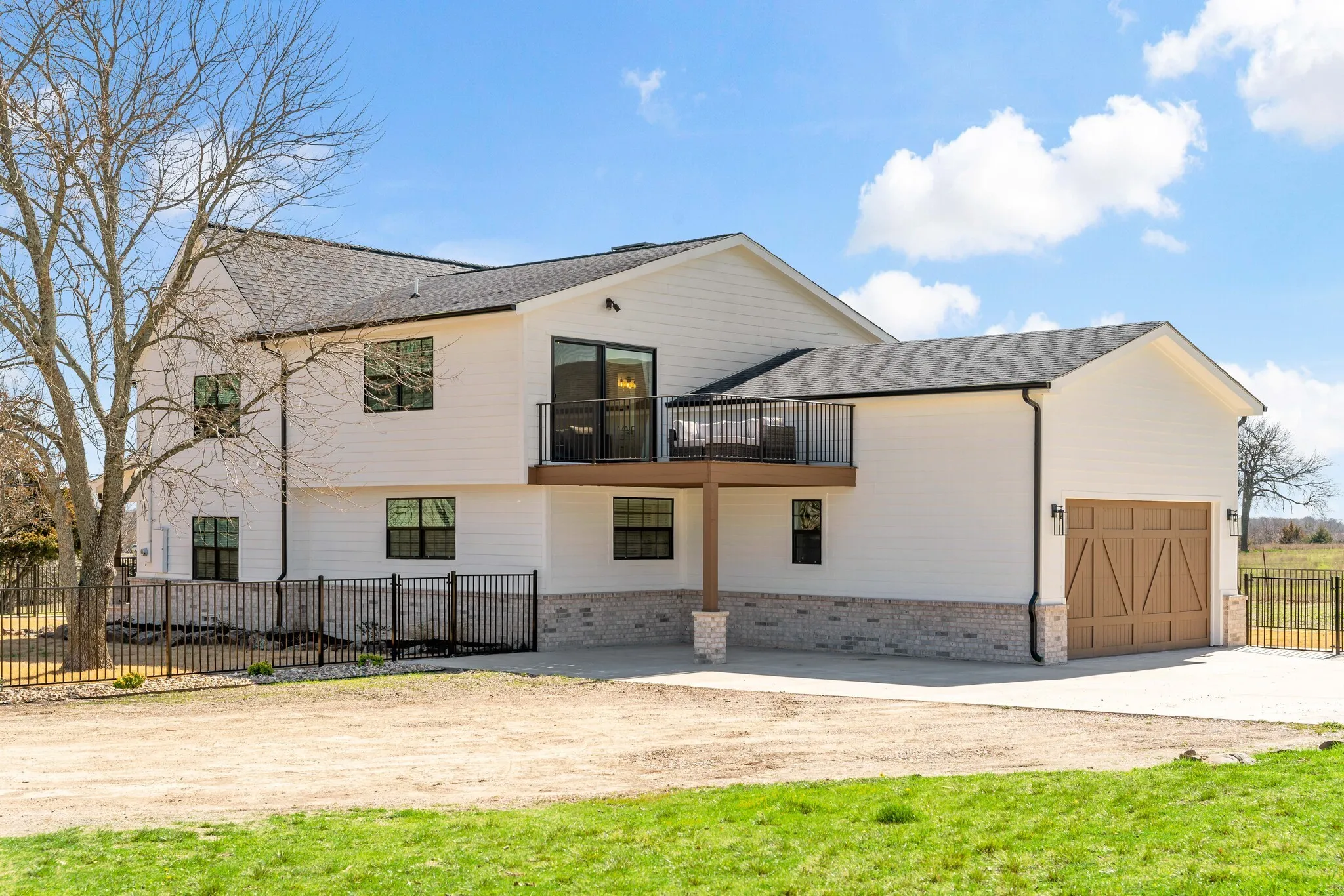 Single Family Residence For Sale in Grayson County , 209 Mary Fitch Road, Sherman, Texas 75090, 4 Bedroom, 4 Bathroom, 2 Garage spaces, 2,254 Sqft, built in 1950, mls#21358681, Real Estate Agent in Sherman, Homes For Sale in Grayson county, Homes For Sale in Sherman, Realtor in Sherman Texas, Real Estate Brokerage Independent Realty Texas, Luminita Cordes Realtor