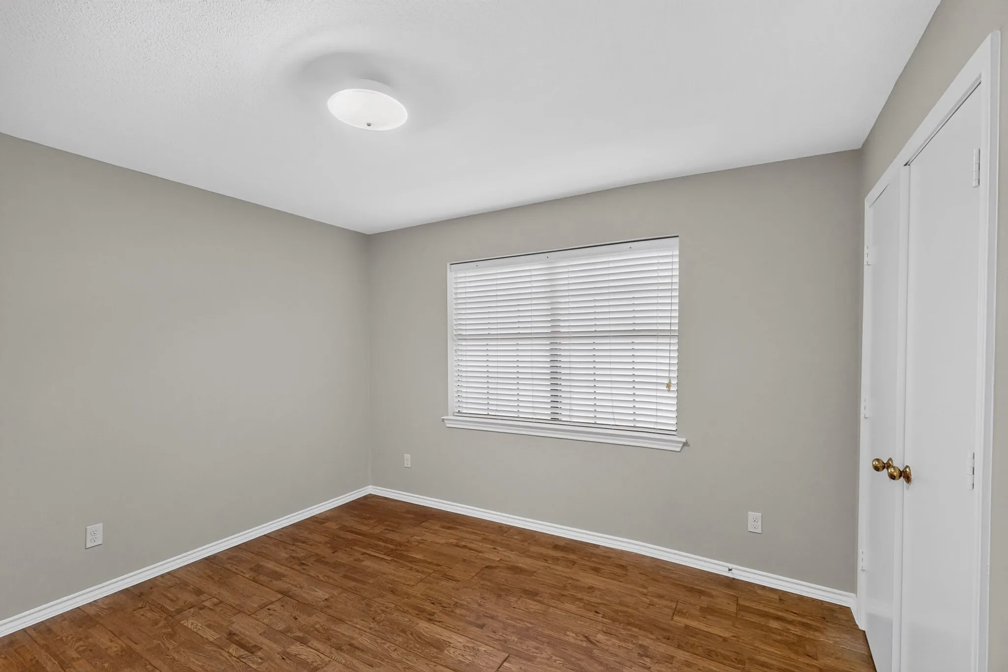 Single Family Residence For Sale in Dallas County , 4431 Silverthorn Drive, Mesquite, Texas 75150, 3 Bedroom, 3 Bathroom, 2 Garage spaces, 2,084 Sqft, built in 1984, mls#21358036, Real Estate Agent in Mesquite, Homes For Sale in Dallas county, Homes For Sale in Mesquite, Realtor in Mesquite Texas, Real Estate Brokerage Independent Realty Texas, Luminita Cordes Realtor