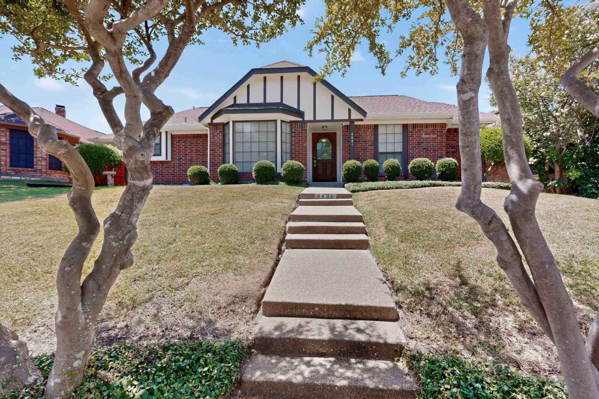 Single Family Residence For Sale in Dallas County , 4431 Silverthorn Drive, Mesquite, Texas 75150, 3 Bedroom, 3 Bathroom, 2 Garage spaces, 2,084 Sqft, built in 1984, mls#21358036, Real Estate Agent in Mesquite, Homes For Sale in Dallas county, Homes For Sale in Mesquite, Realtor in Mesquite Texas, Real Estate Brokerage Independent Realty Texas, Luminita Cordes Realtor