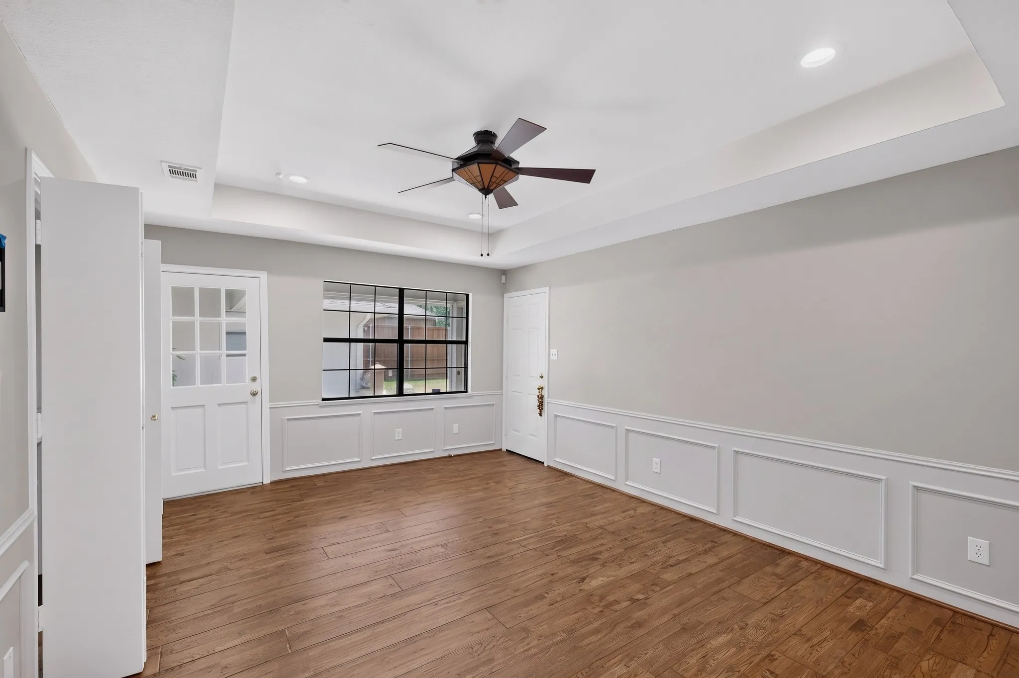 Single Family Residence For Sale in Dallas County , 4431 Silverthorn Drive, Mesquite, Texas 75150, 3 Bedroom, 3 Bathroom, 2 Garage spaces, 2,084 Sqft, built in 1984, mls#21358036, Real Estate Agent in Mesquite, Homes For Sale in Dallas county, Homes For Sale in Mesquite, Realtor in Mesquite Texas, Real Estate Brokerage Independent Realty Texas, Luminita Cordes Realtor